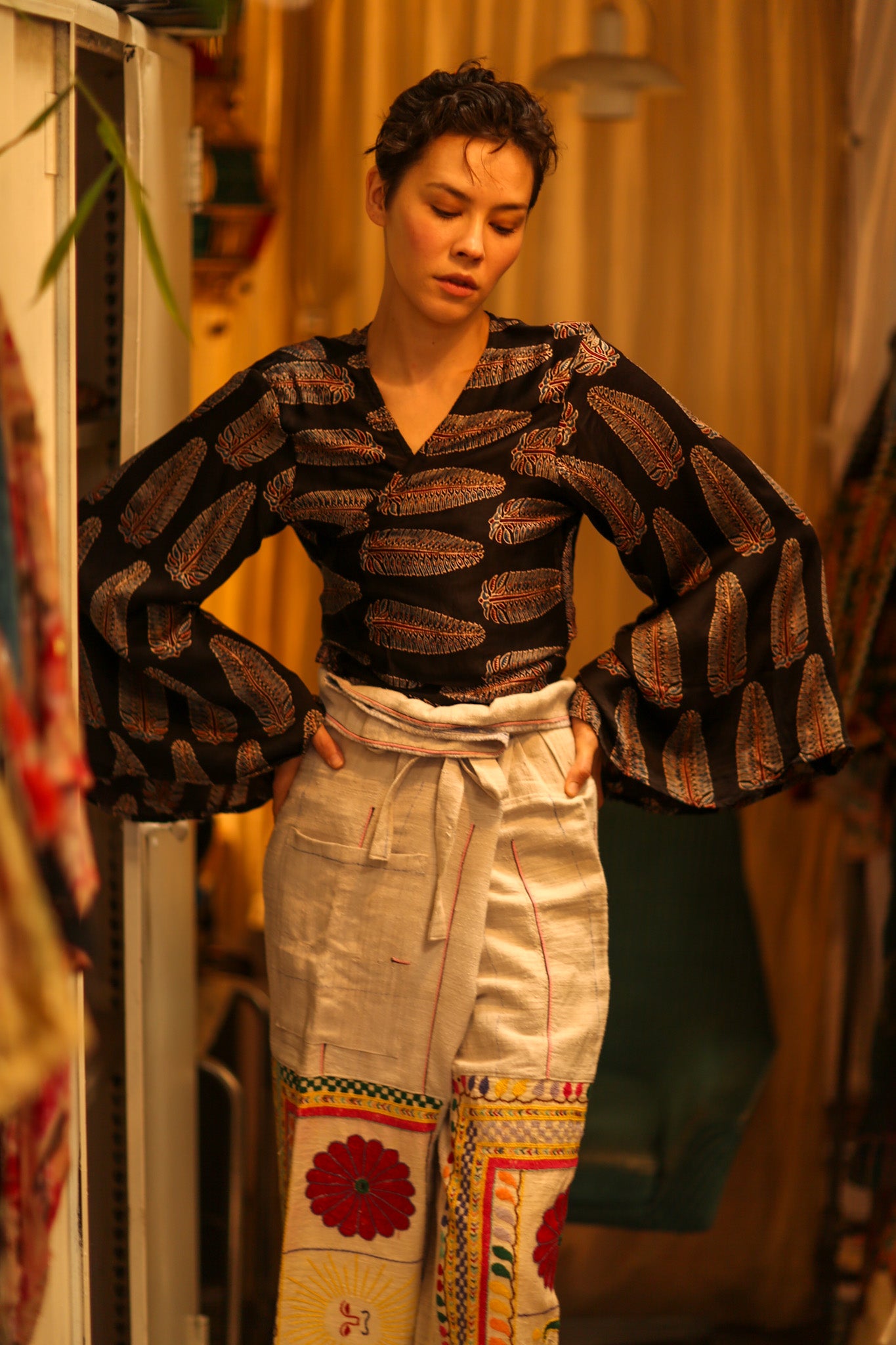 SILK WRAP TOP AURELIA FEATHER BLACK