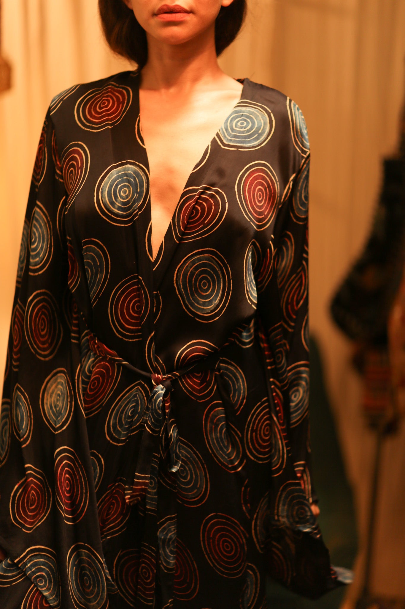 XL WING KIMONO PINA BLACK CIRCLE