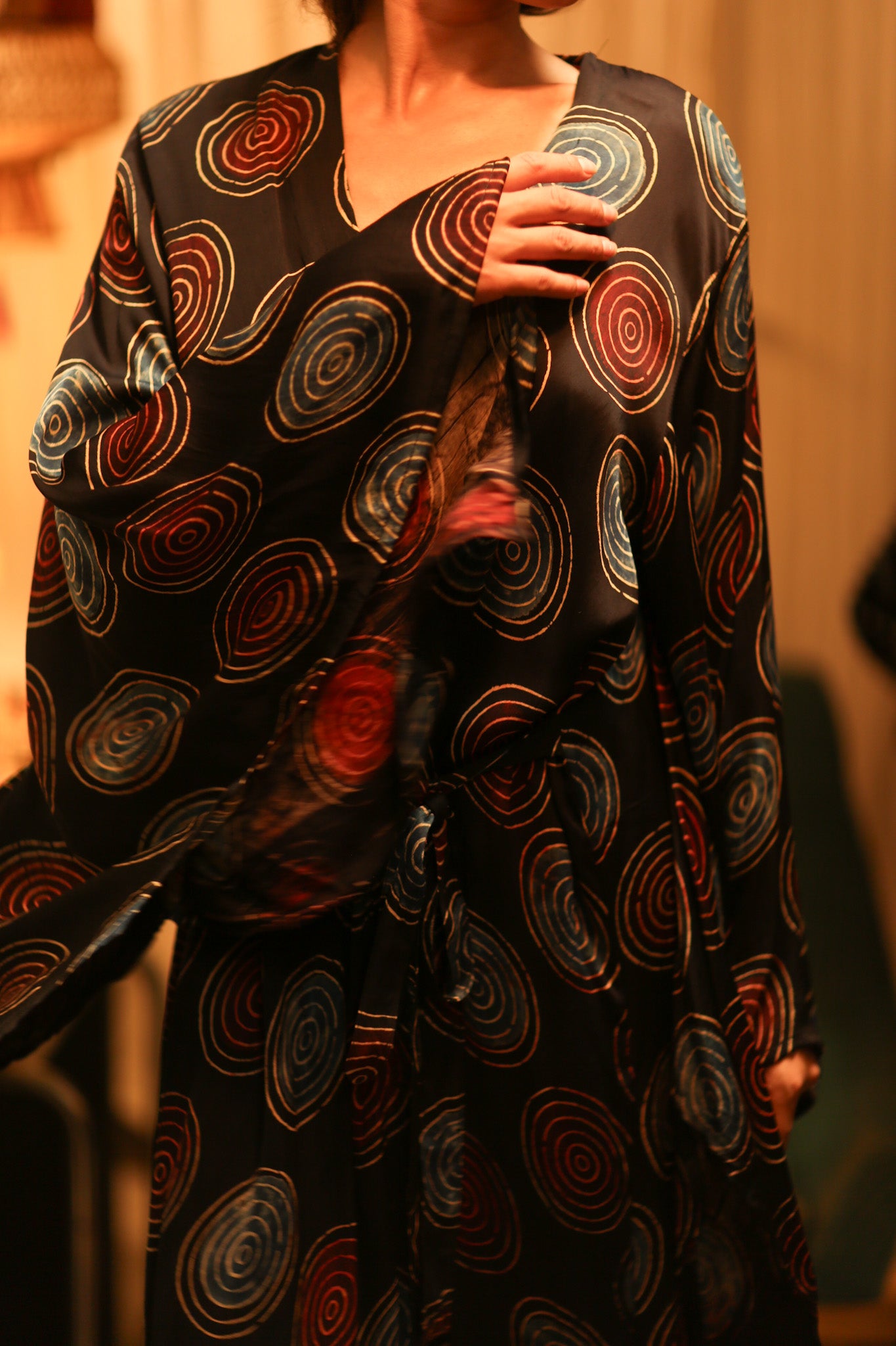 XL WING KIMONO PINA BLACK CIRCLE