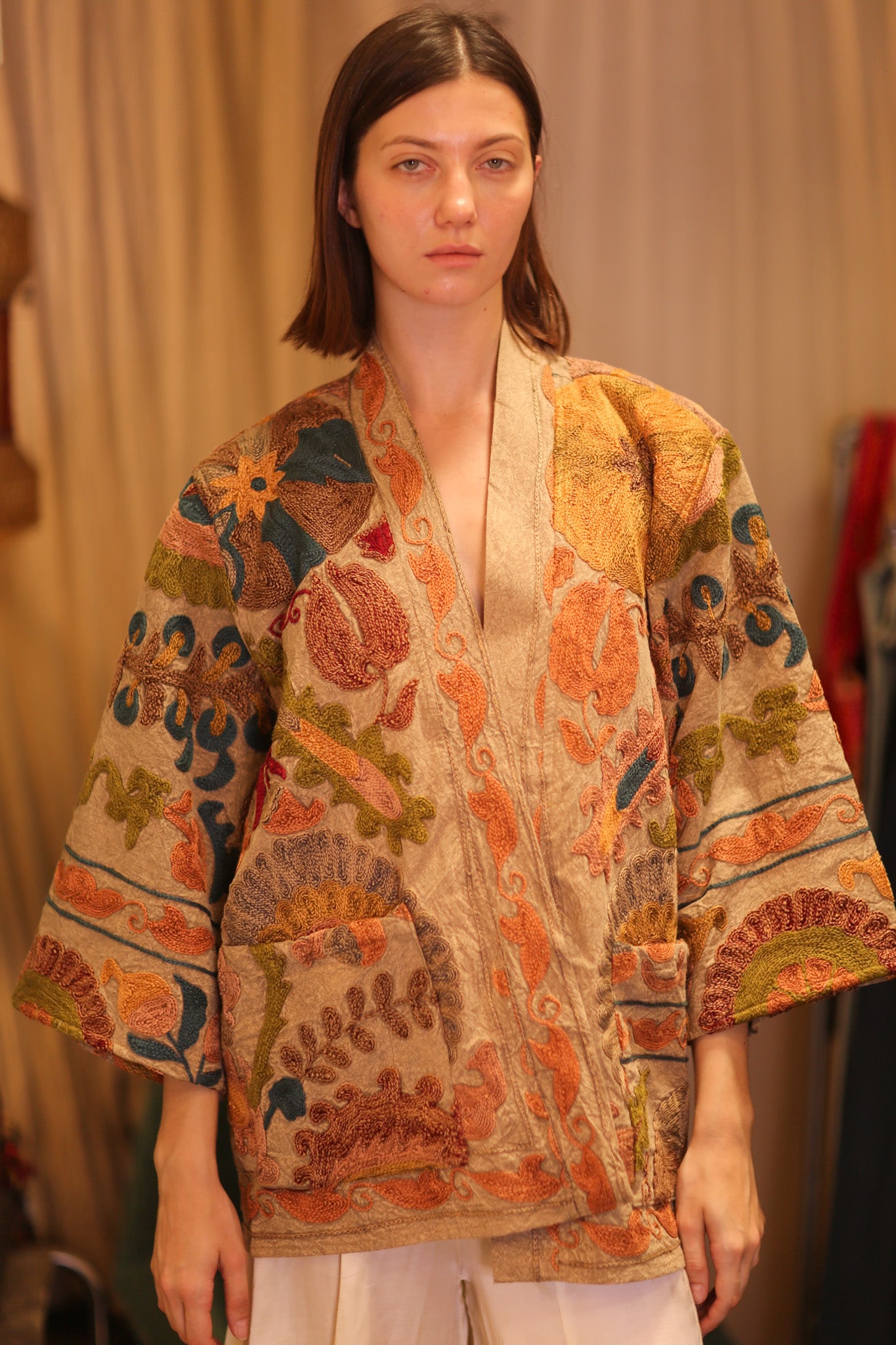 EMBROIDERED VELVET SHORT KIMONO MONTY LULU