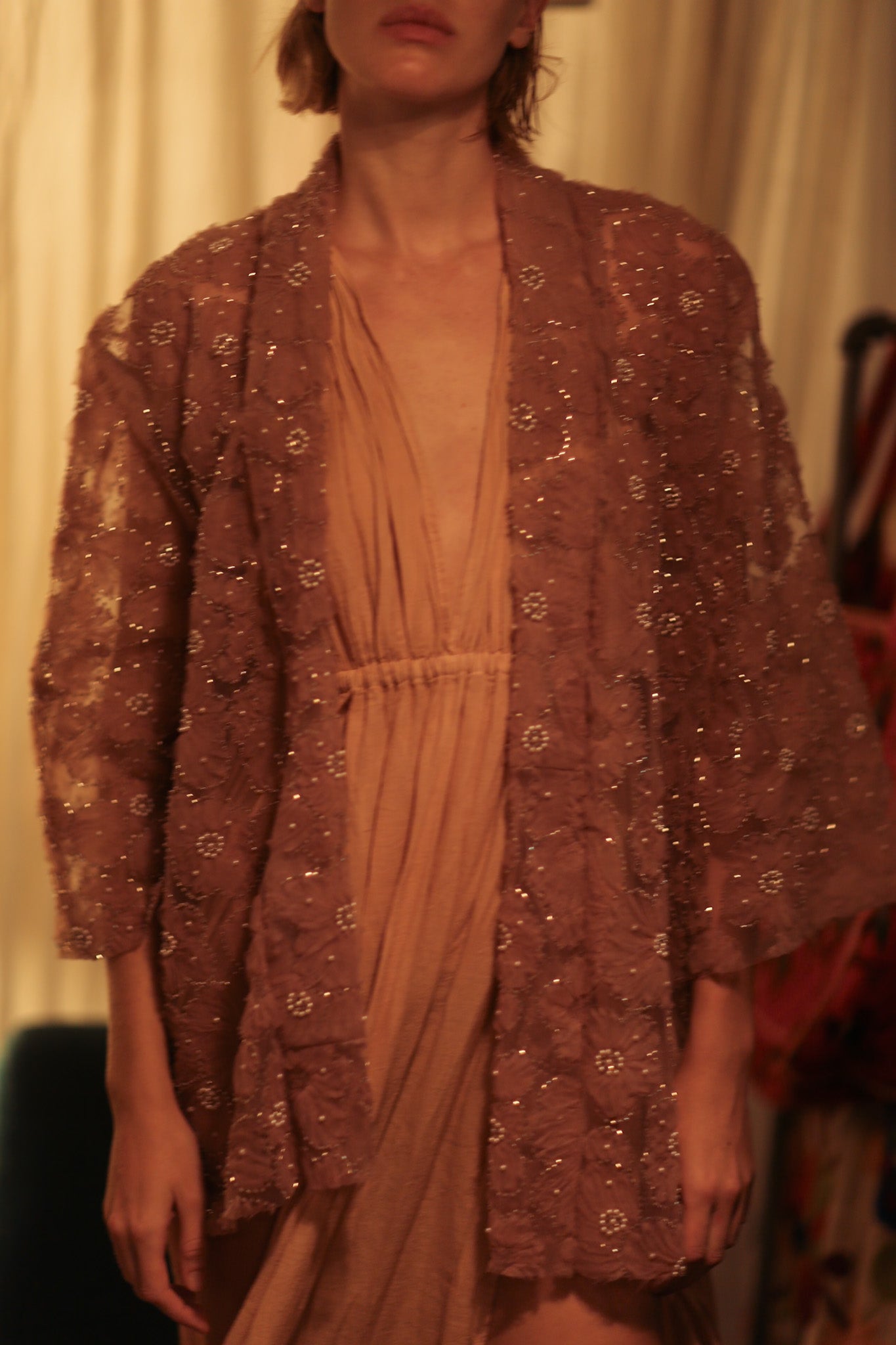FLO SEQUINED EMBROIDERED SHORT KIMONO VERY PINK