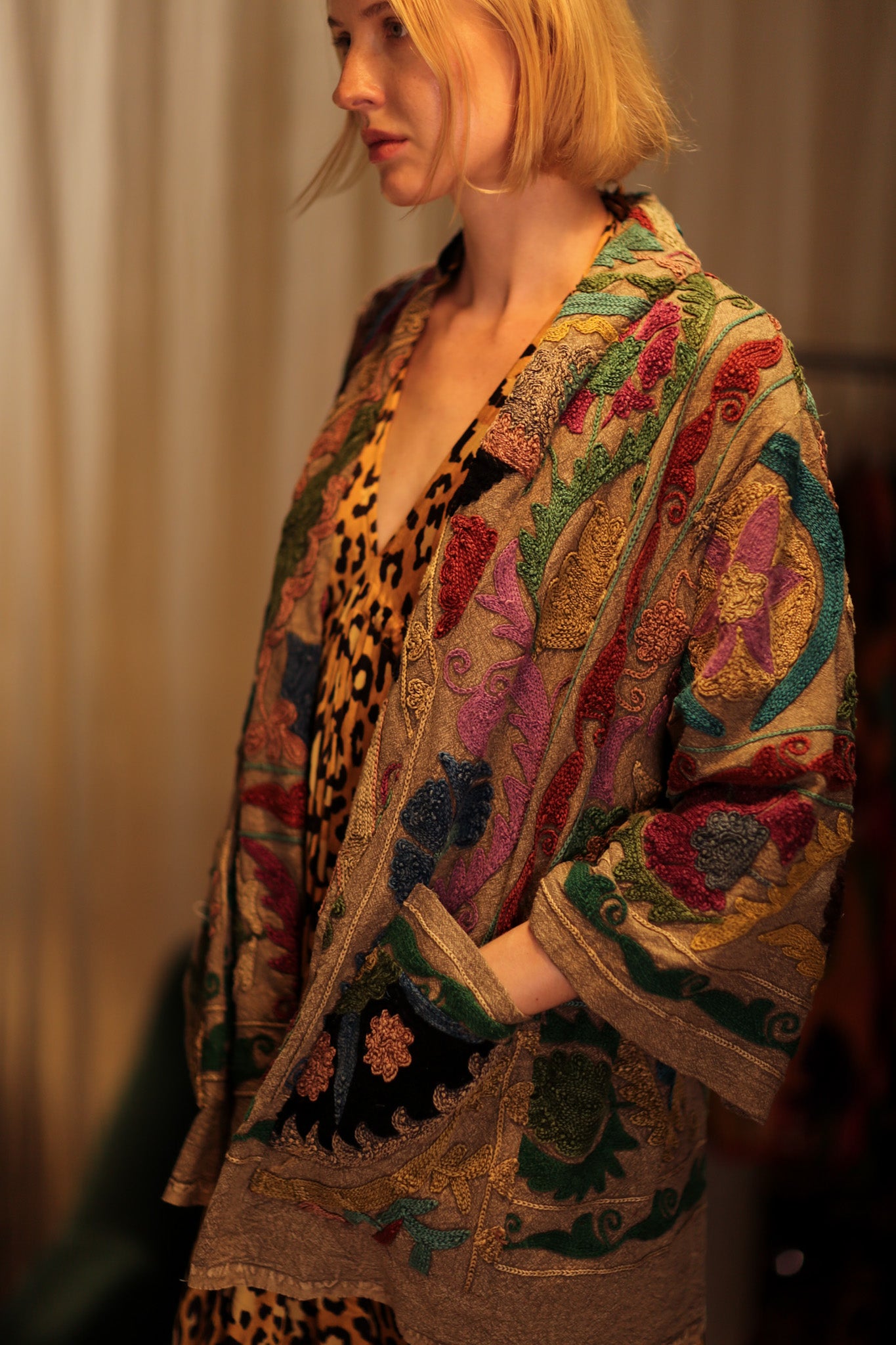 GINEVRA EMBROIDERED KIMONO ISLAND FLOWERS