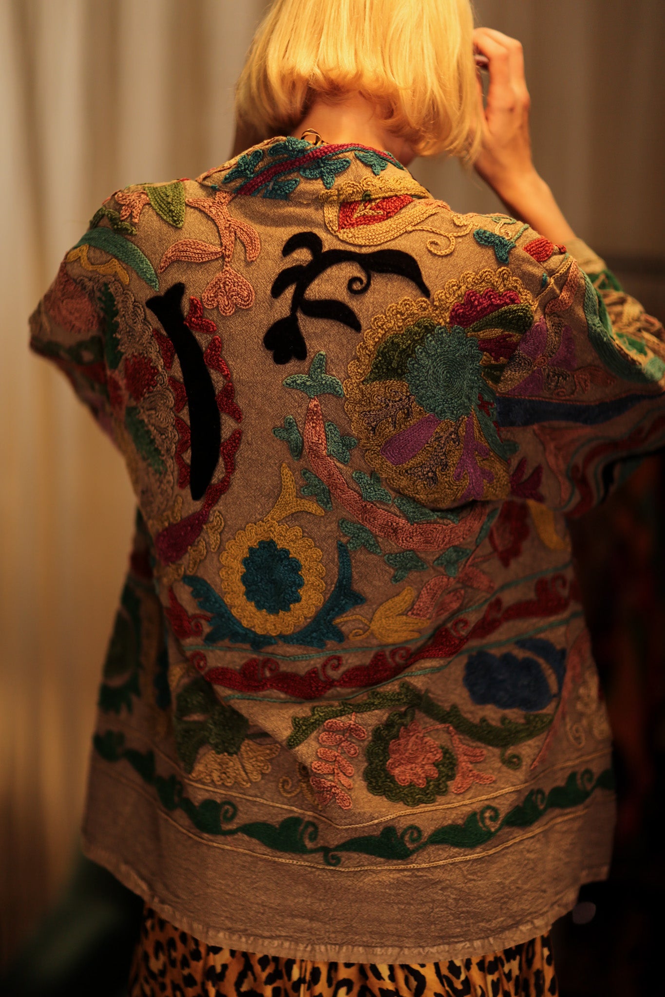GINEVRA EMBROIDERED KIMONO ISLAND FLOWERS