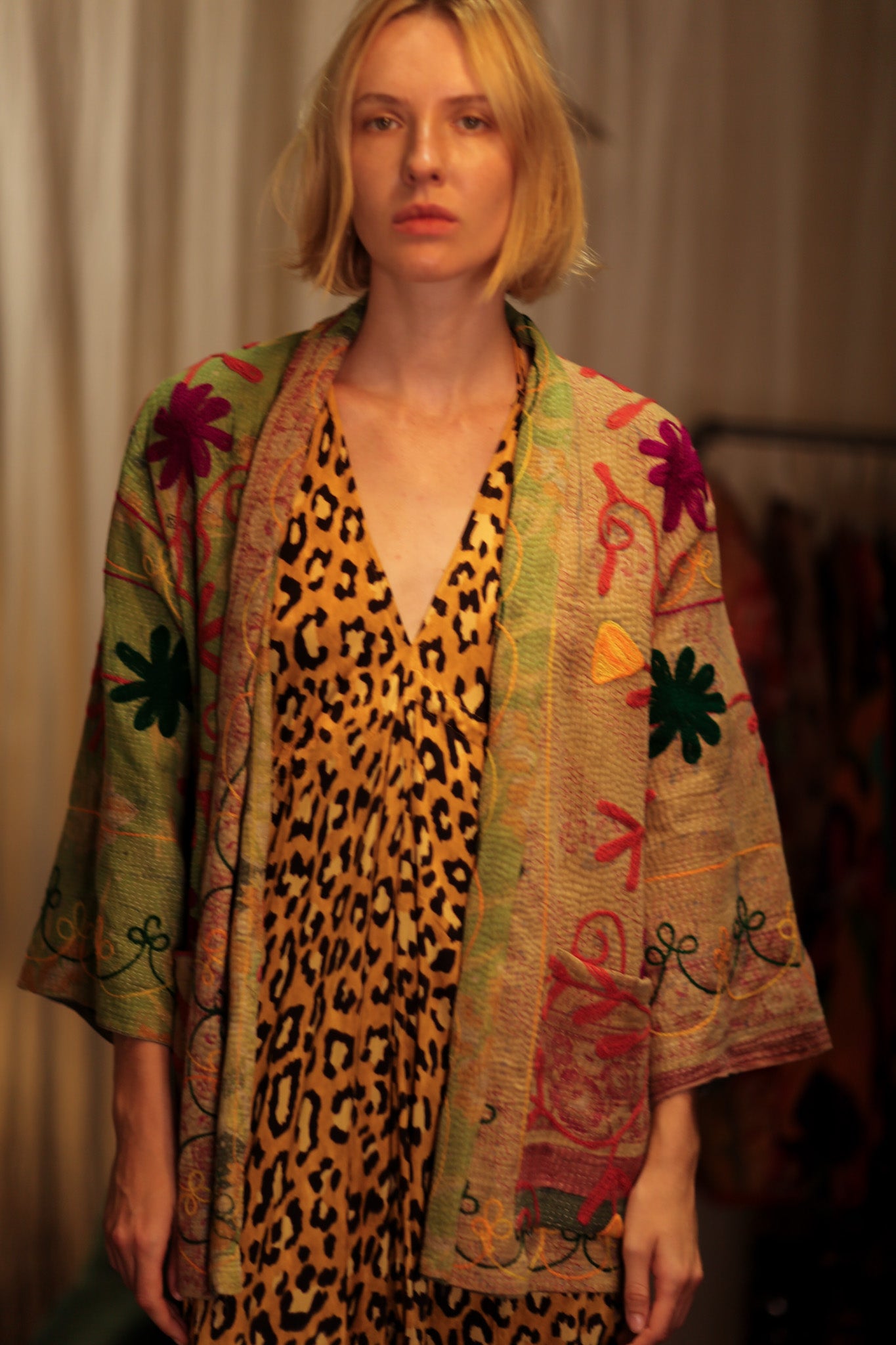 KANTHA EMBROIDERED SHORT KIMONO MONTY GRASS