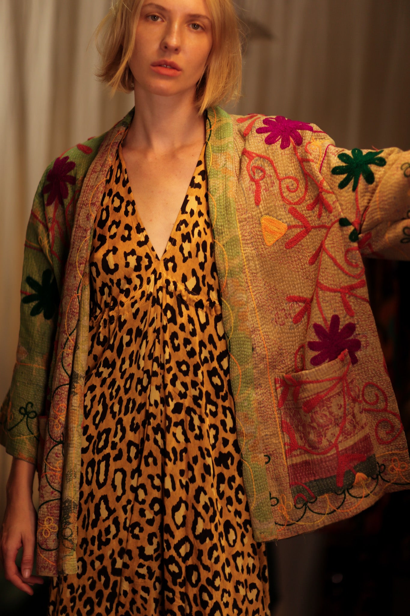 KANTHA EMBROIDERED SHORT KIMONO MONTY GRASS