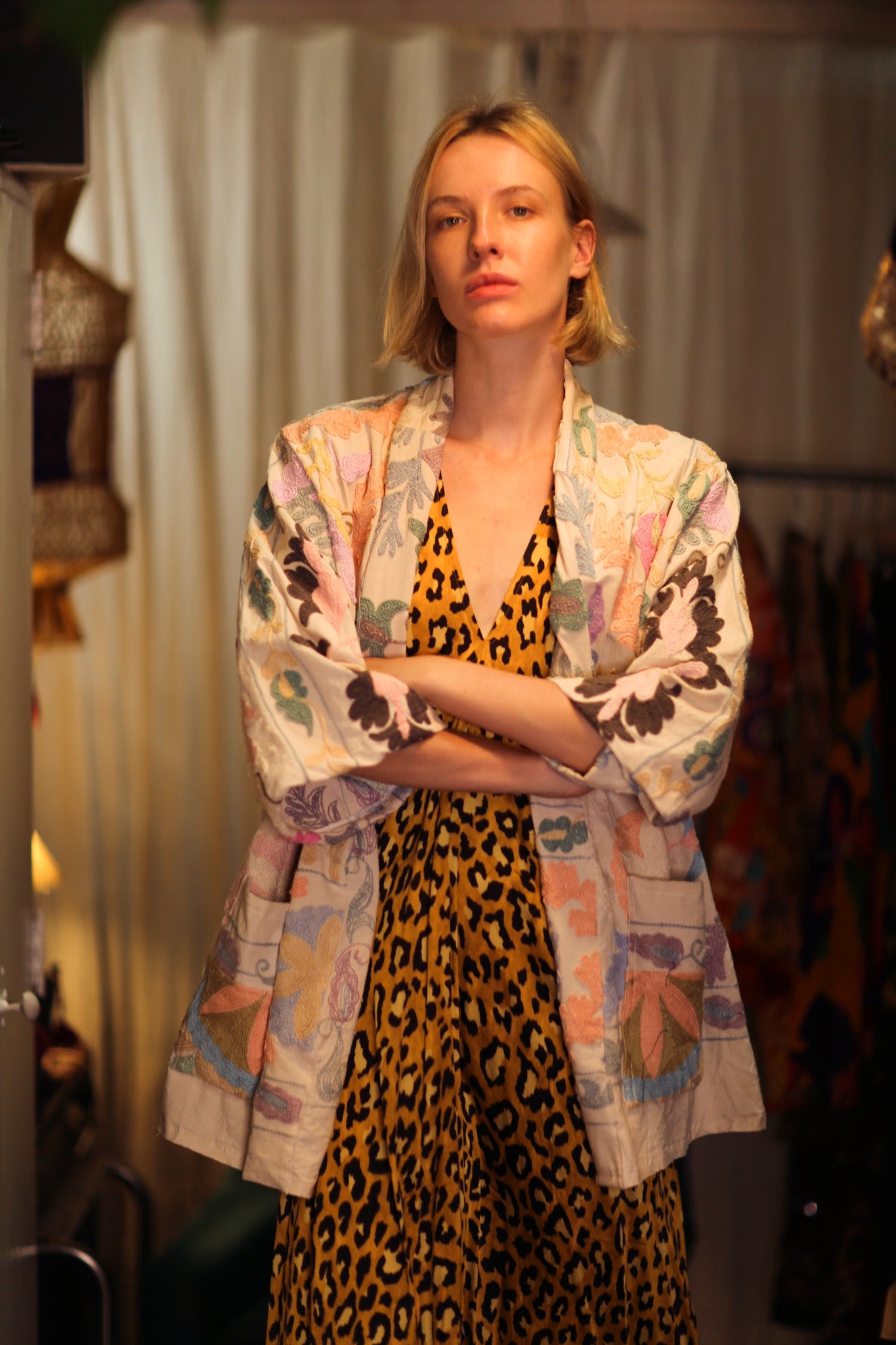 GINEVRA EMBROIDERED SHORT KIMONO SUZANI PASTEL