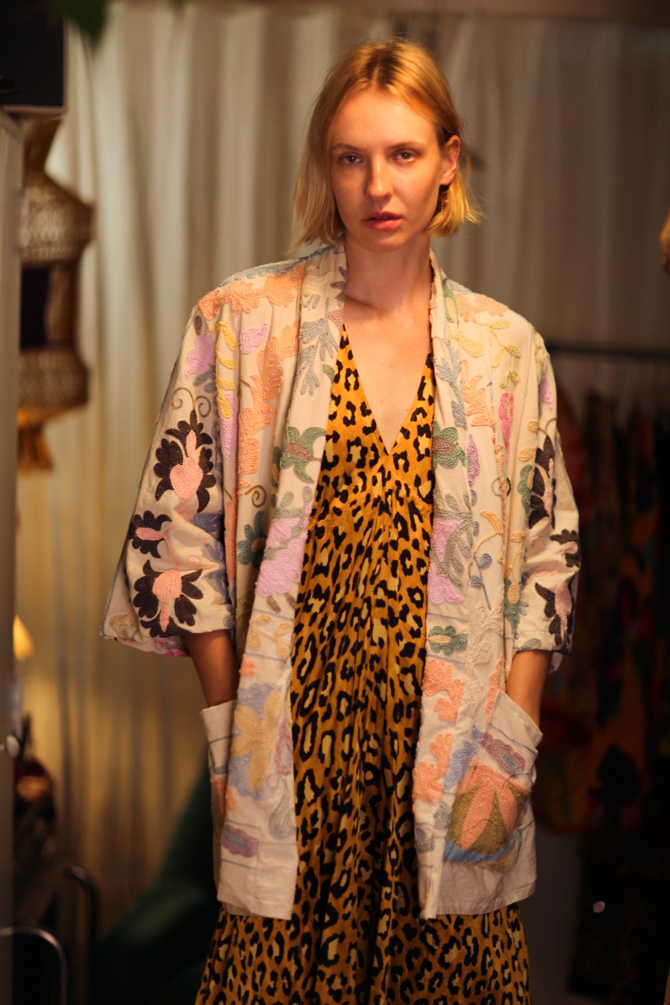 GINEVRA EMBROIDERED SHORT KIMONO SUZANI PASTEL