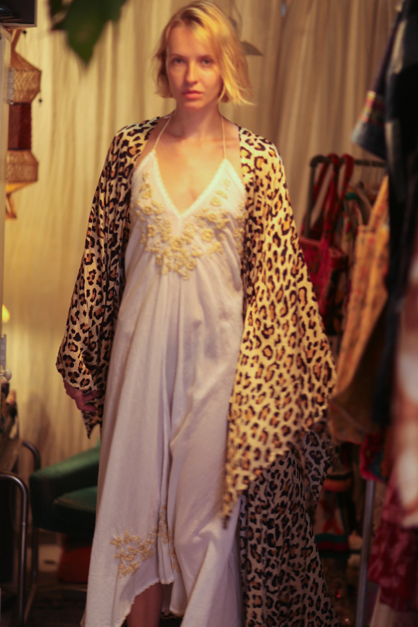 PALE LEO PRINT XL SILK KIMONO PINA