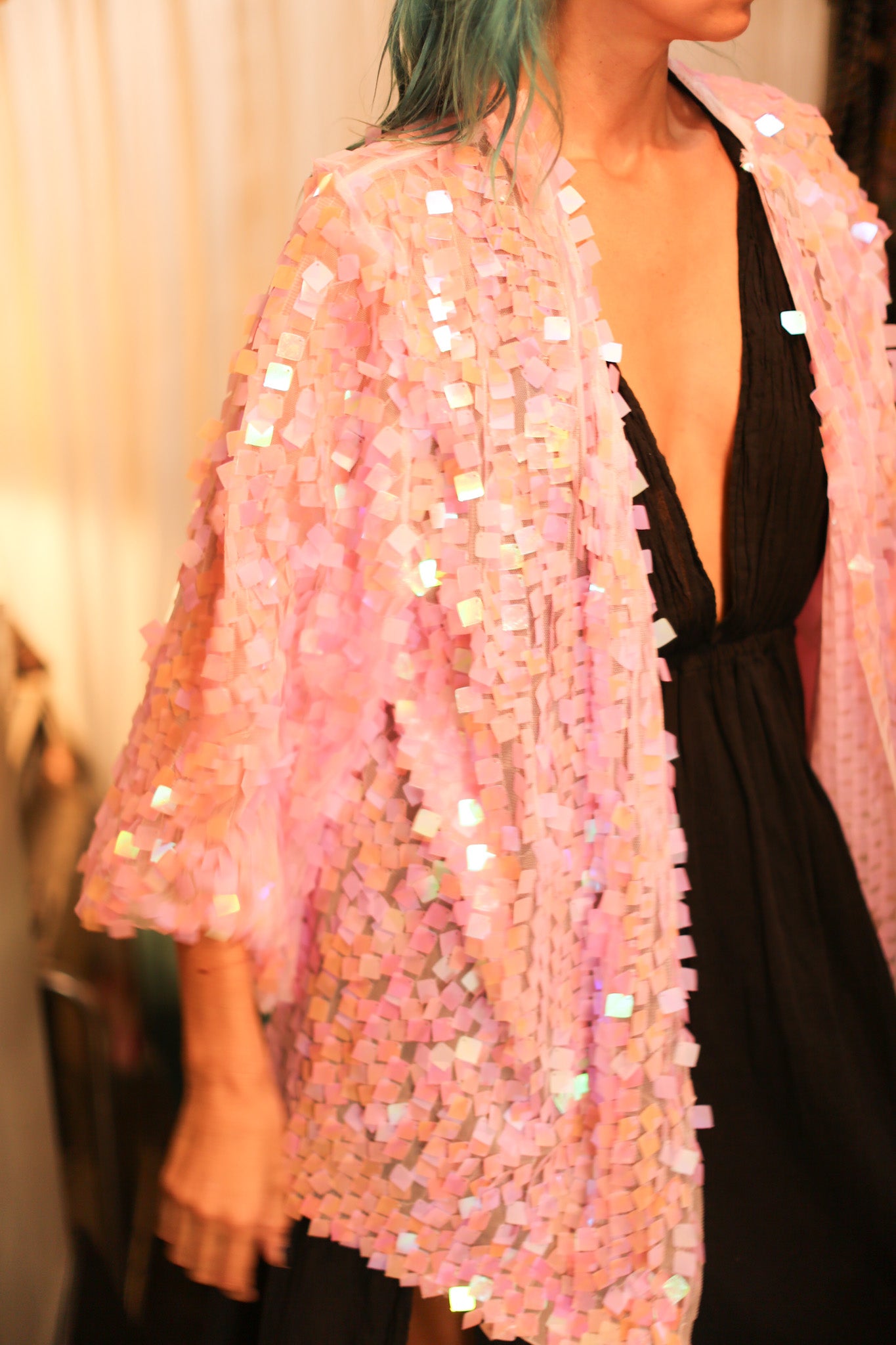 LIGHT PINK SHORT GLITTER KIMONO WITT