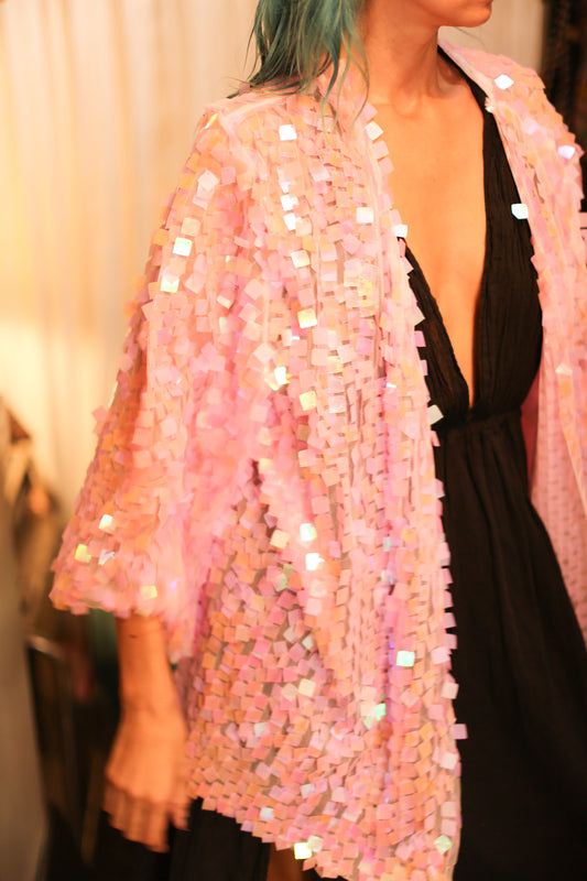 LIGHT PINK SHORT GLITTER KIMONO WITT