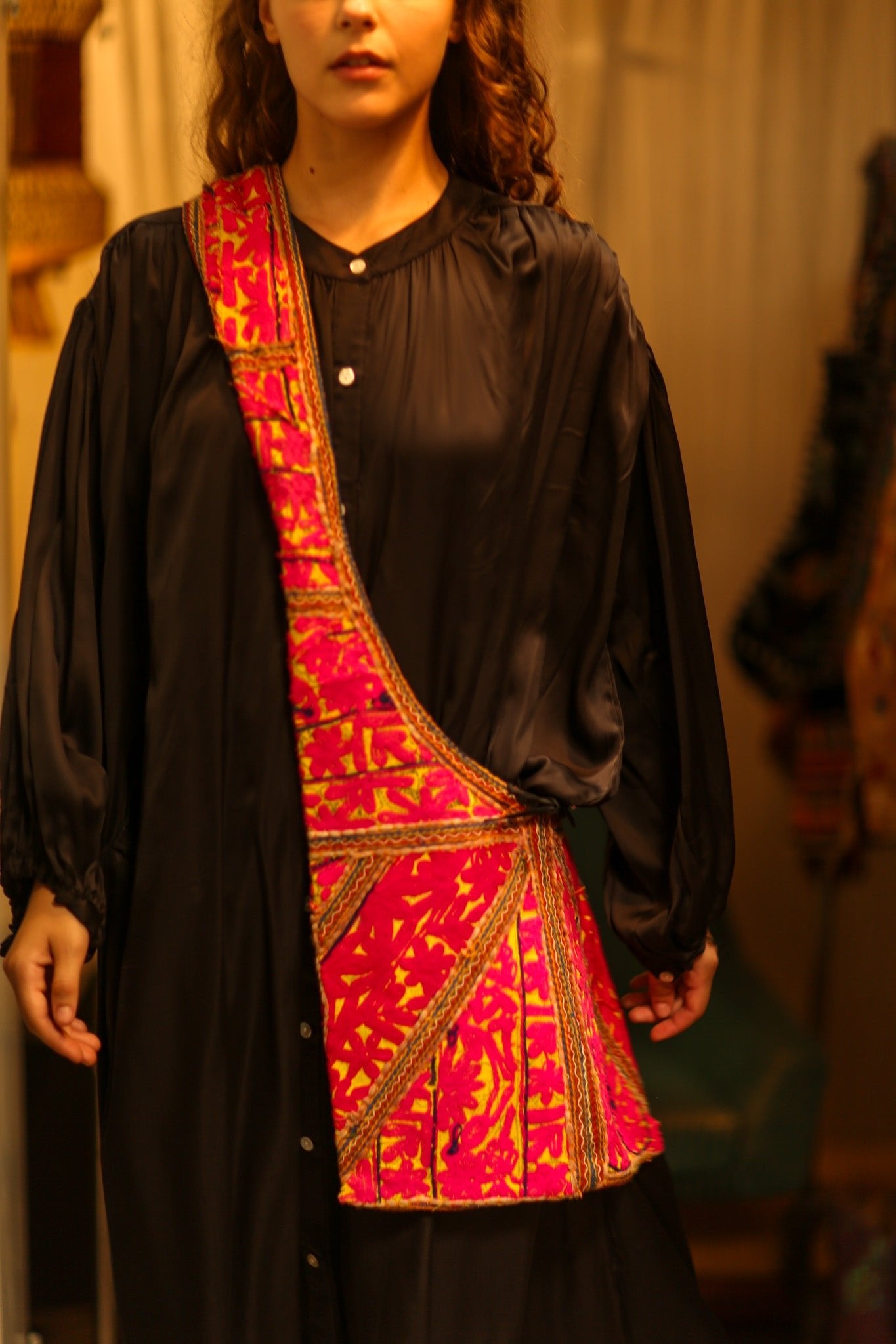 ARTISAN EMBROIDERED CROSSBODY BAG - BANGKOK TAILOR CLOTHING STORE - HANDMADE CLOTHING