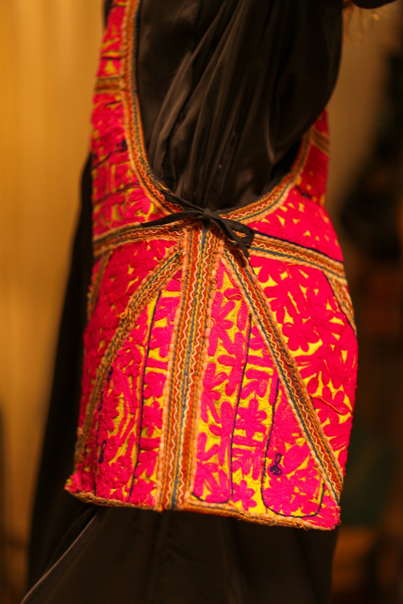 ARTISAN EMBROIDERED CROSSBODY BAG - BANGKOK TAILOR CLOTHING STORE - HANDMADE CLOTHING