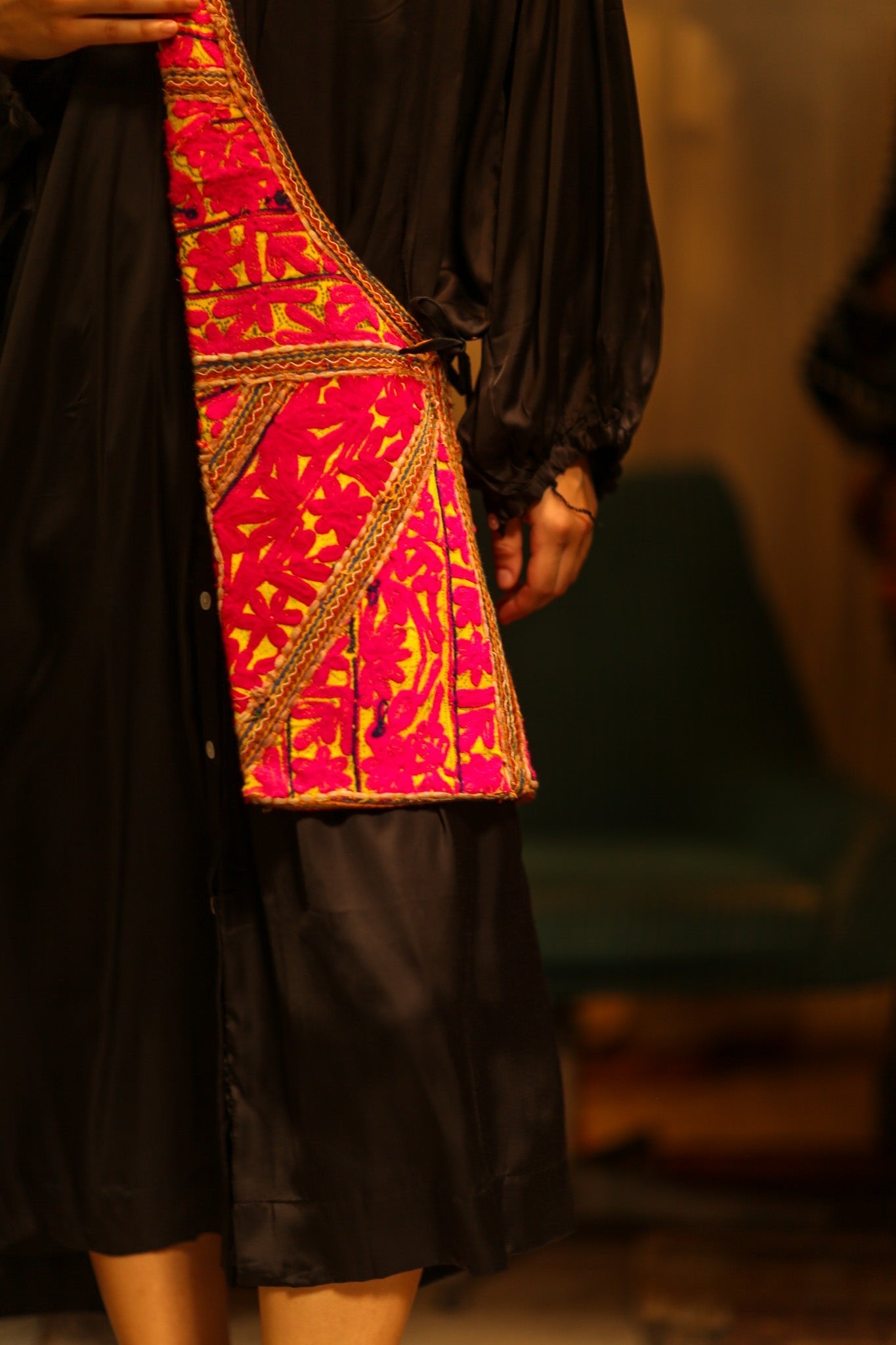 ARTISAN EMBROIDERED CROSSBODY BAG - BANGKOK TAILOR CLOTHING STORE - HANDMADE CLOTHING