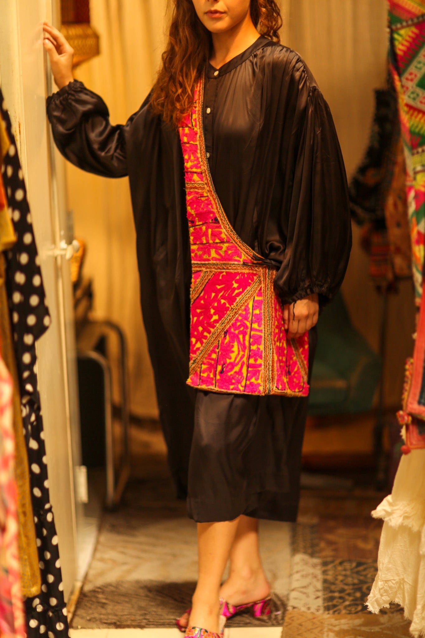 ARTISAN EMBROIDERED CROSSBODY BAG - BANGKOK TAILOR CLOTHING STORE - HANDMADE CLOTHING