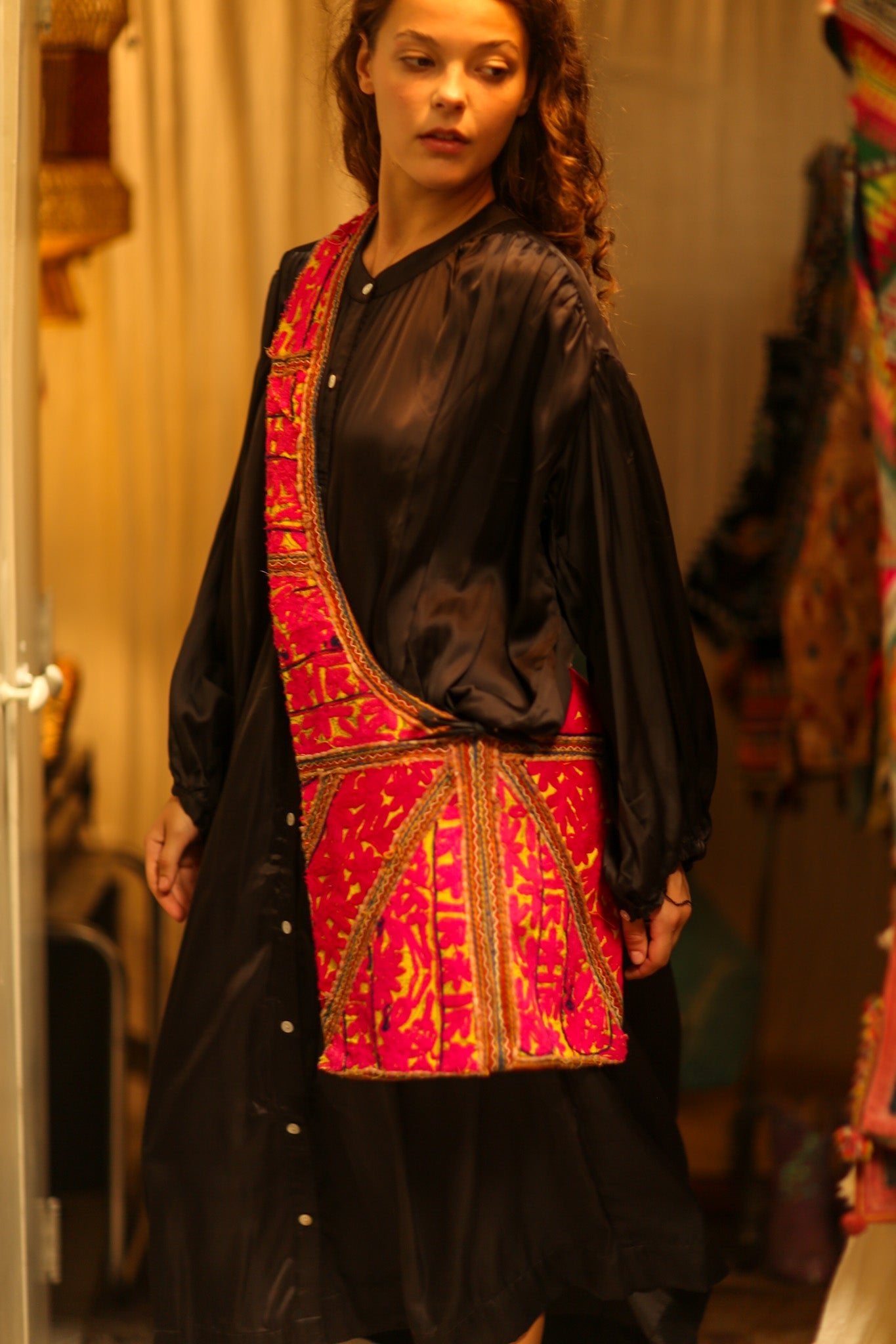 ARTISAN EMBROIDERED CROSSBODY BAG - BANGKOK TAILOR CLOTHING STORE - HANDMADE CLOTHING