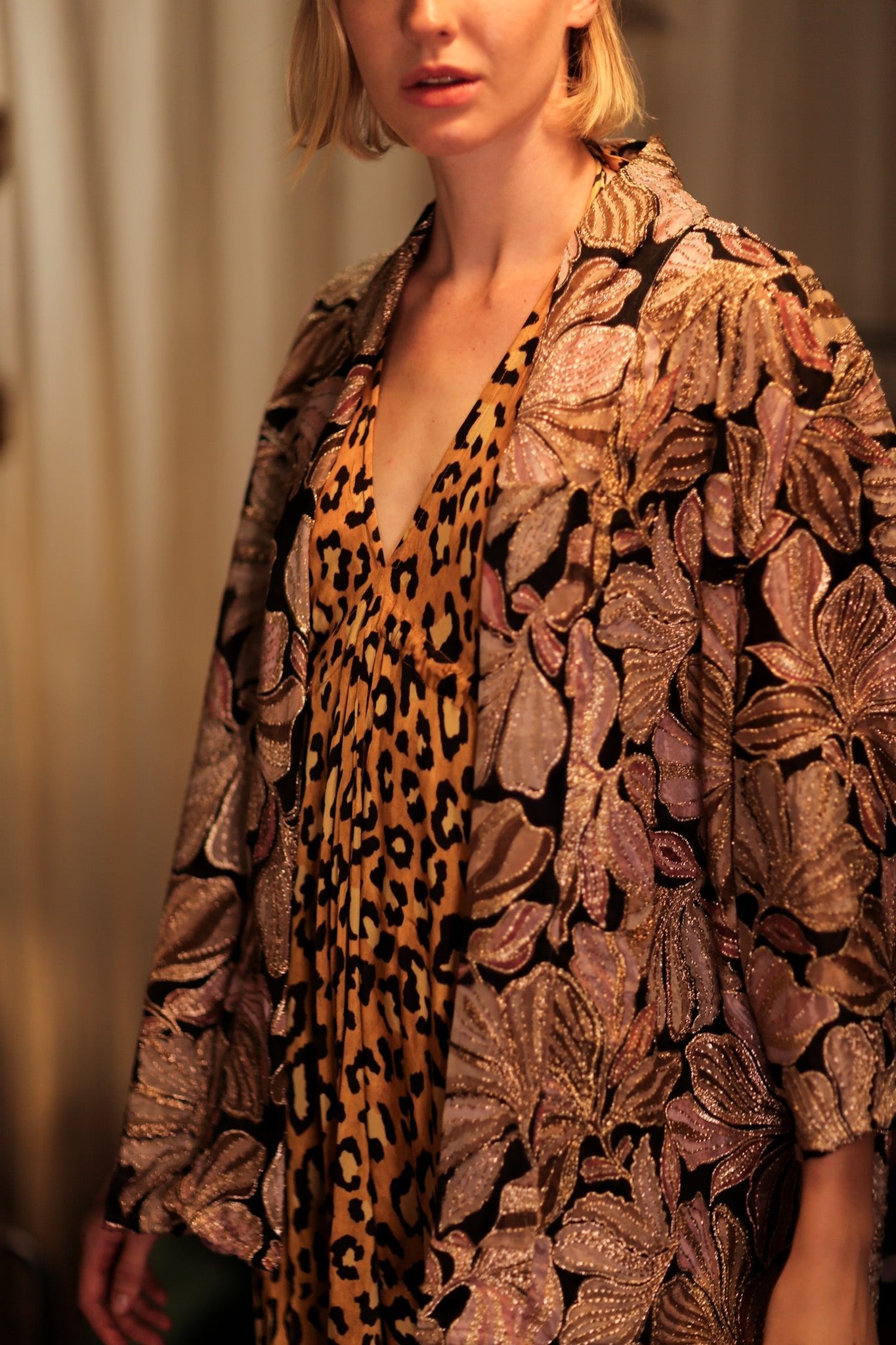 CARINE EMBROIDERED SILK KIMONO BLACK AND PINK - BANGKOK TAILOR CLOTHING STORE - HANDMADE CLOTHING