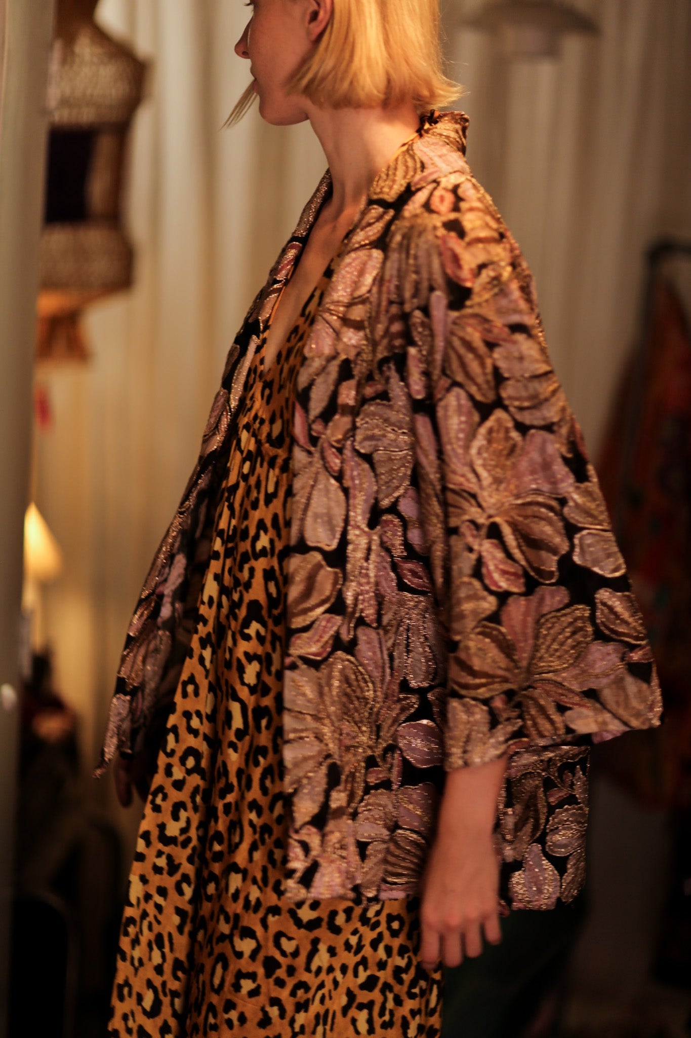 CARINE EMBROIDERED SILK KIMONO BLACK AND PINK - BANGKOK TAILOR CLOTHING STORE - HANDMADE CLOTHING