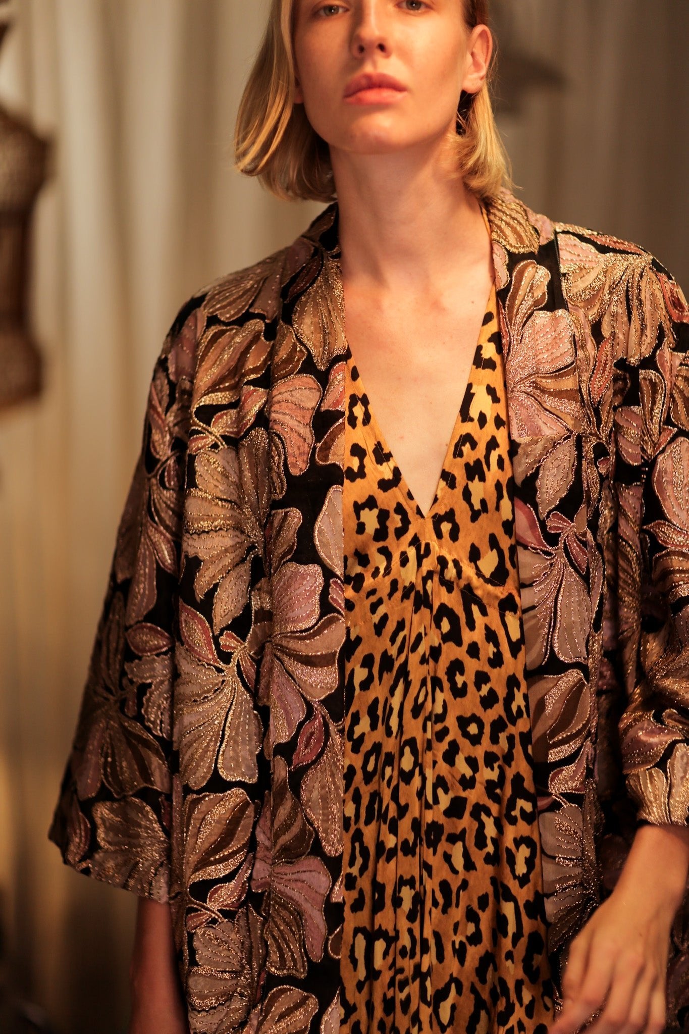 CARINE EMBROIDERED SILK KIMONO BLACK AND PINK - BANGKOK TAILOR CLOTHING STORE - HANDMADE CLOTHING