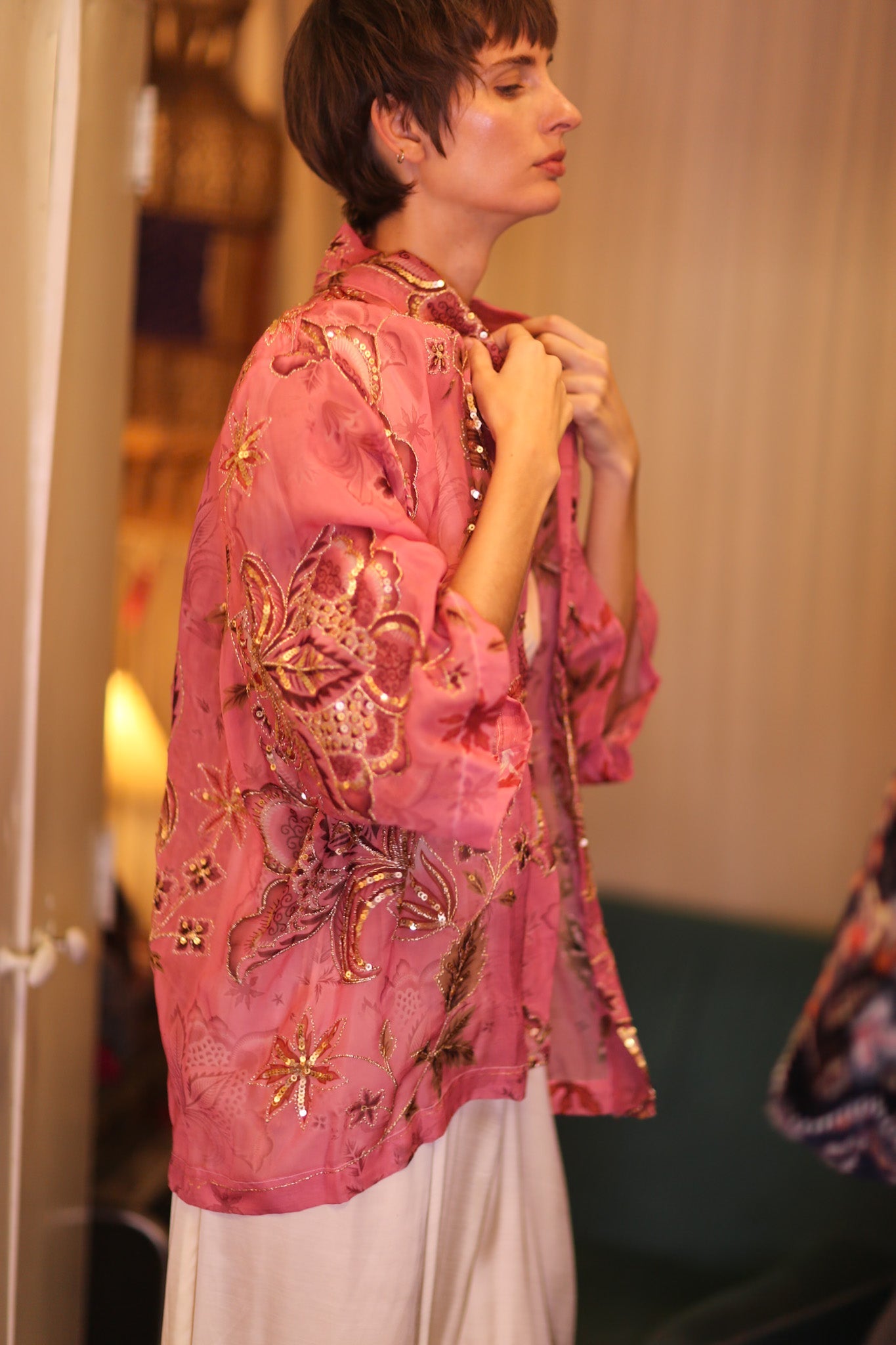 EMBROIDERED PINK SILK SHORT KIMONO PINTRA - BANGKOK TAILOR CLOTHING STORE - HANDMADE CLOTHING