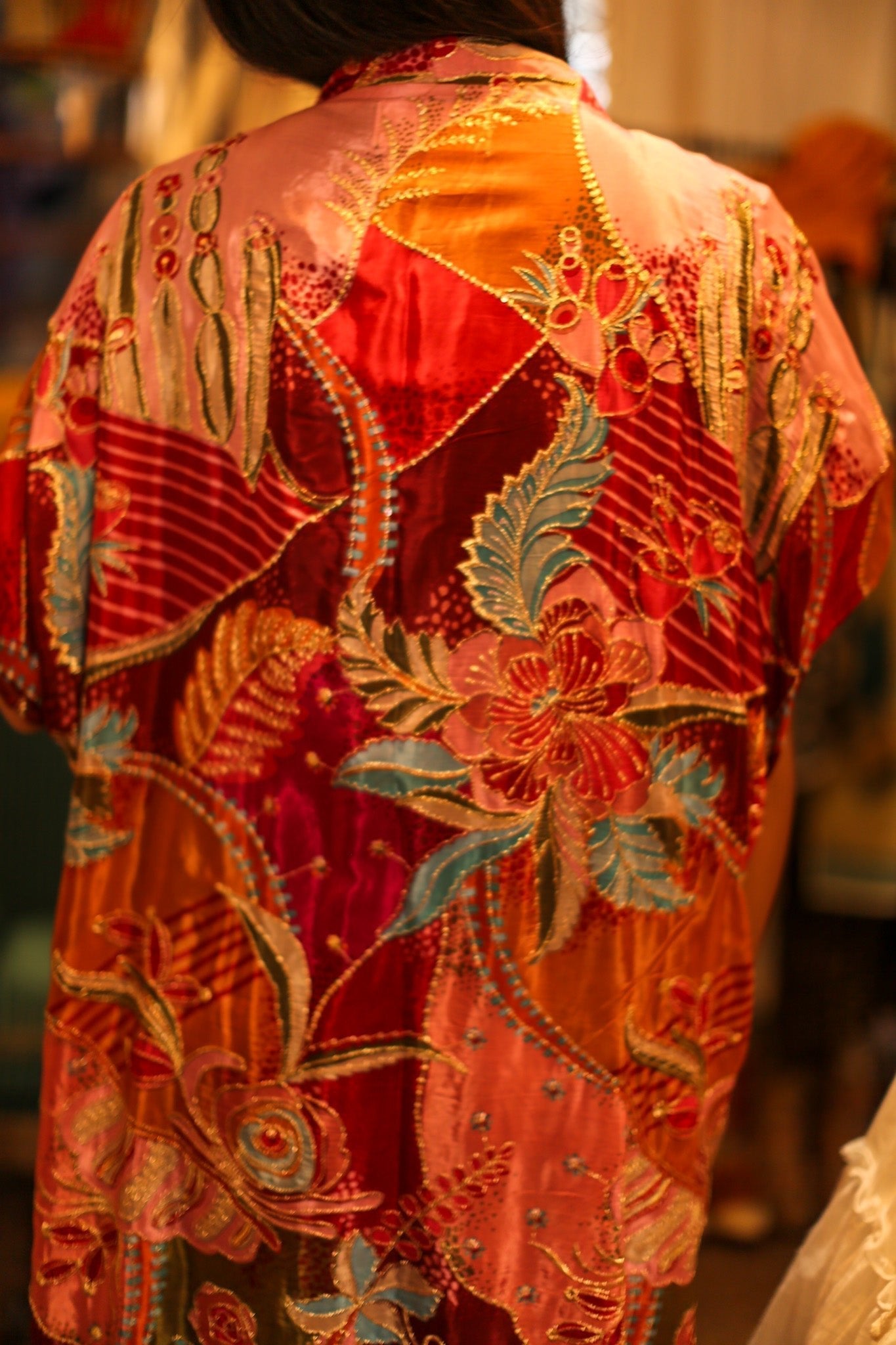 EMBROIDERED SILK KIMONO LITU - BANGKOK TAILOR CLOTHING STORE - HANDMADE CLOTHING