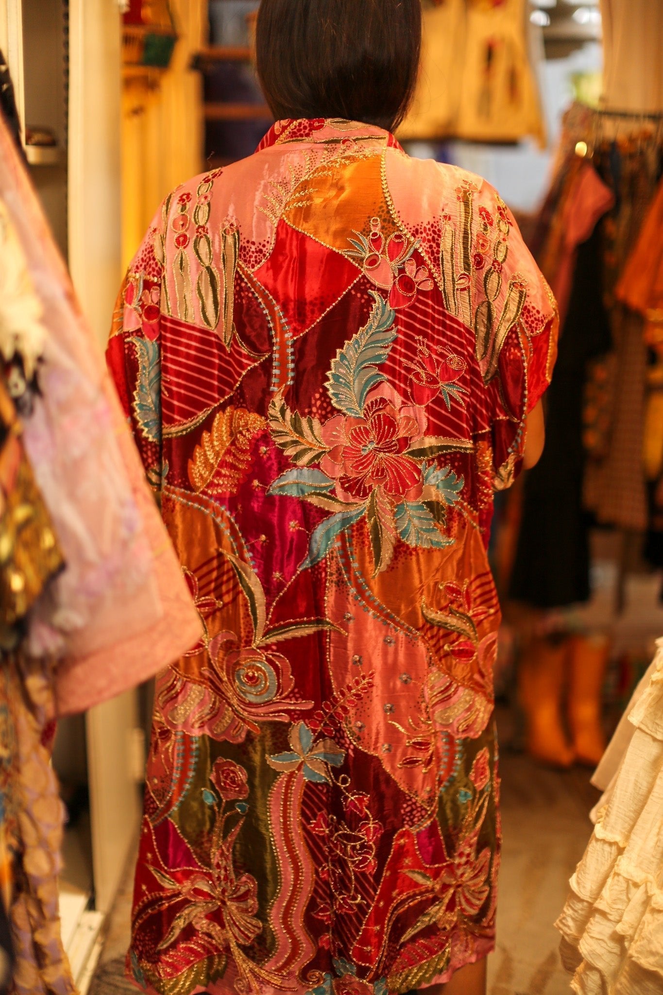 EMBROIDERED SILK KIMONO LITU - BANGKOK TAILOR CLOTHING STORE - HANDMADE CLOTHING