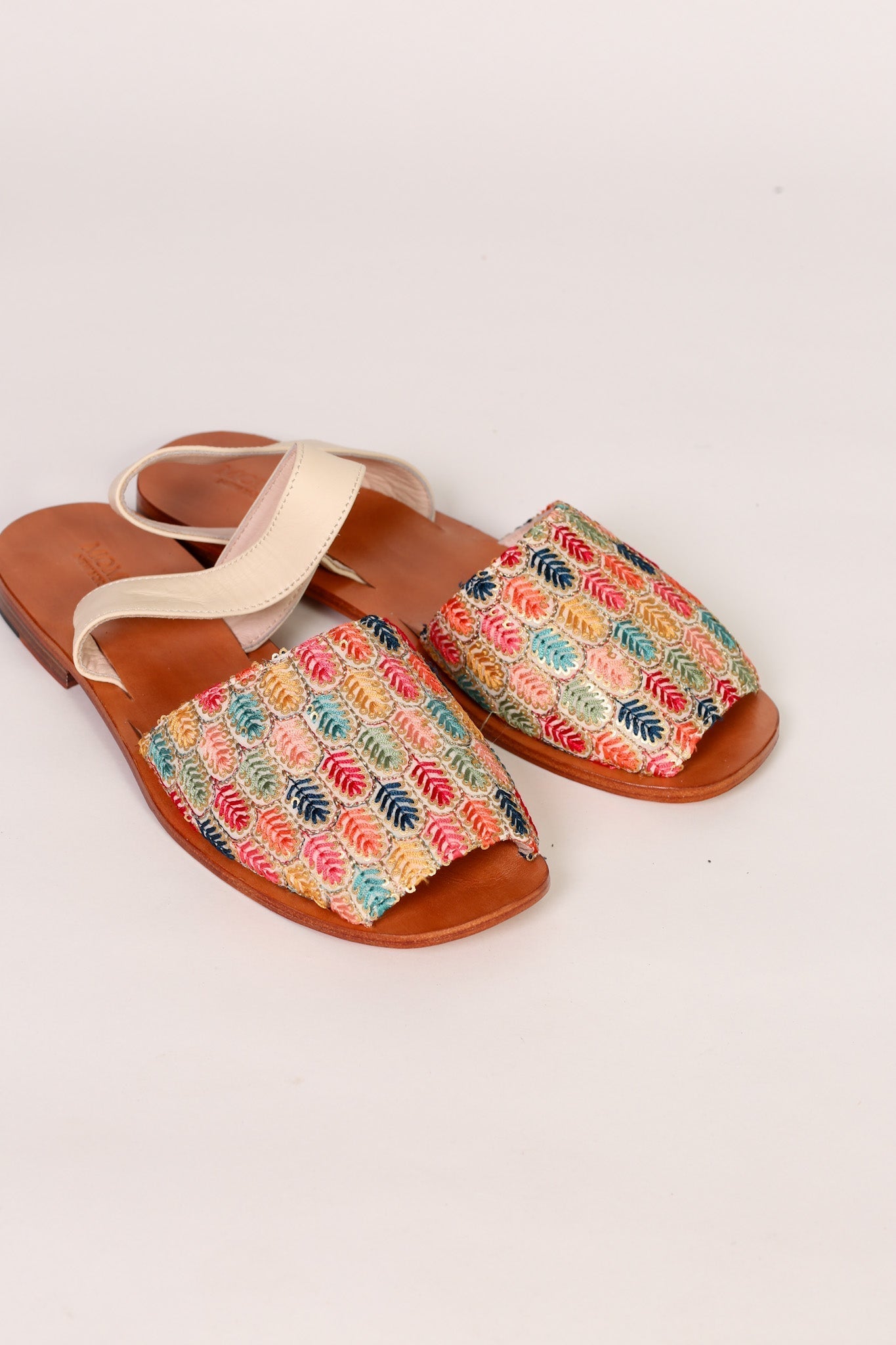 EMBROIDERED SILK SANDALS LISA - BANGKOK TAILOR CLOTHING STORE - HANDMADE CLOTHING