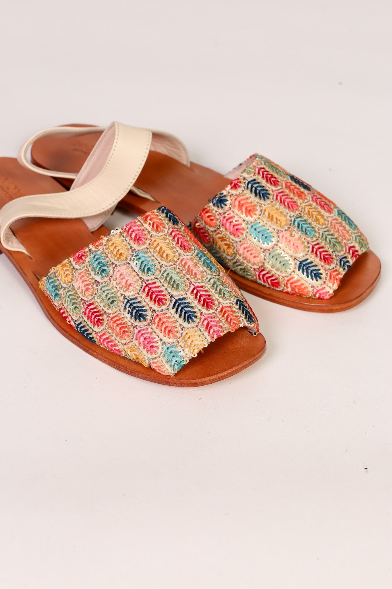 EMBROIDERED SILK SANDALS LISA - BANGKOK TAILOR CLOTHING STORE - HANDMADE CLOTHING