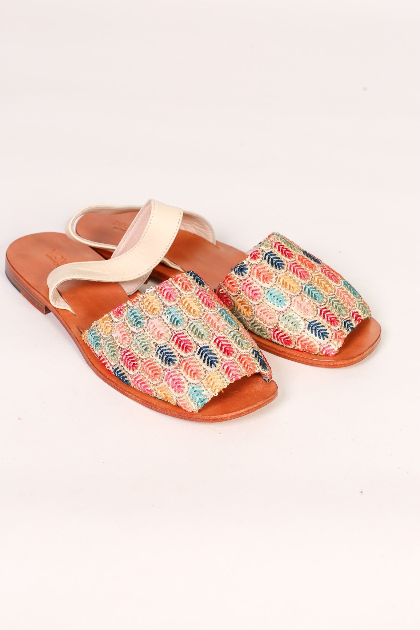 EMBROIDERED SILK SANDALS LISA - BANGKOK TAILOR CLOTHING STORE - HANDMADE CLOTHING