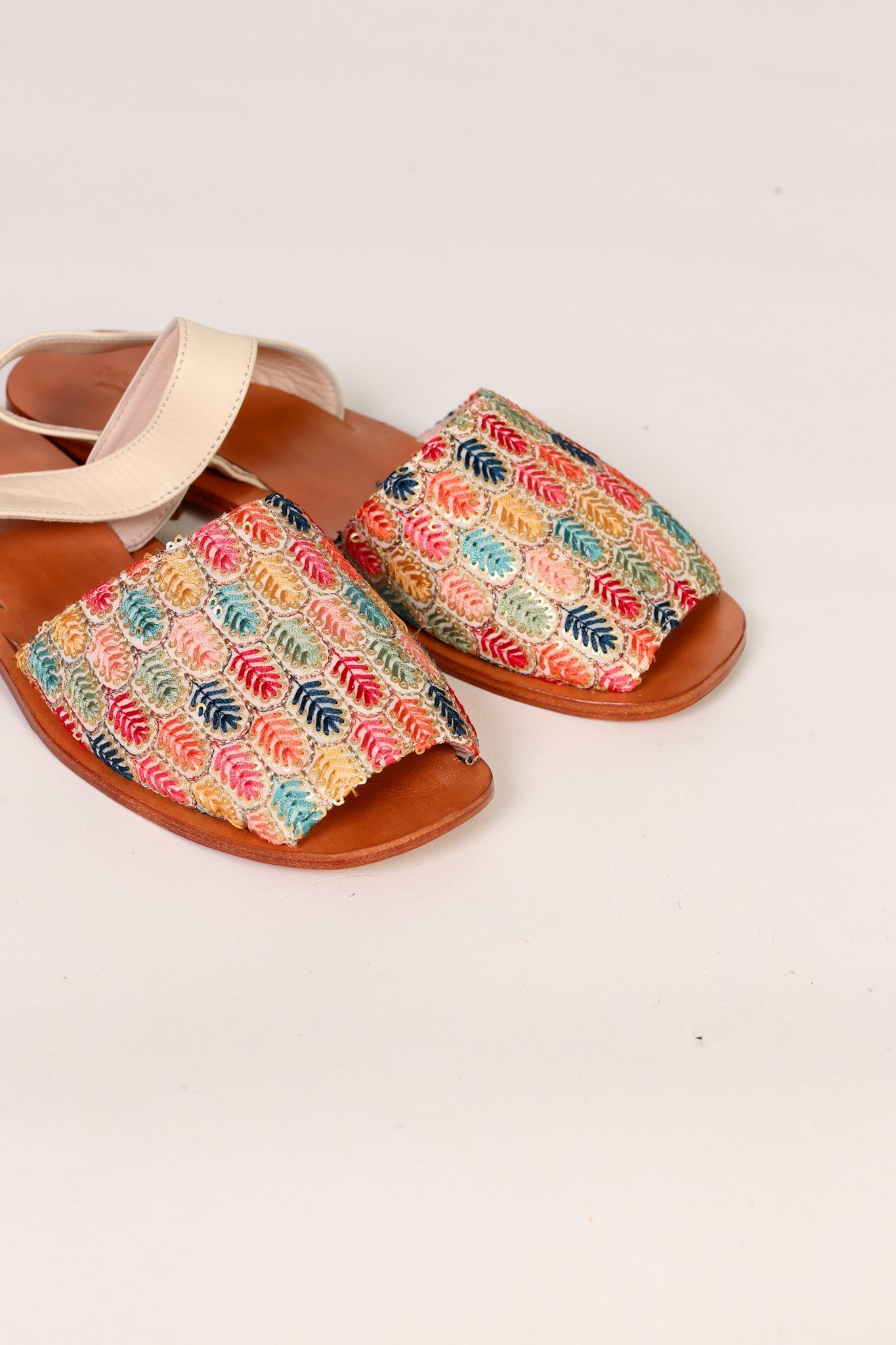 EMBROIDERED SILK SANDALS LISA - BANGKOK TAILOR CLOTHING STORE - HANDMADE CLOTHING