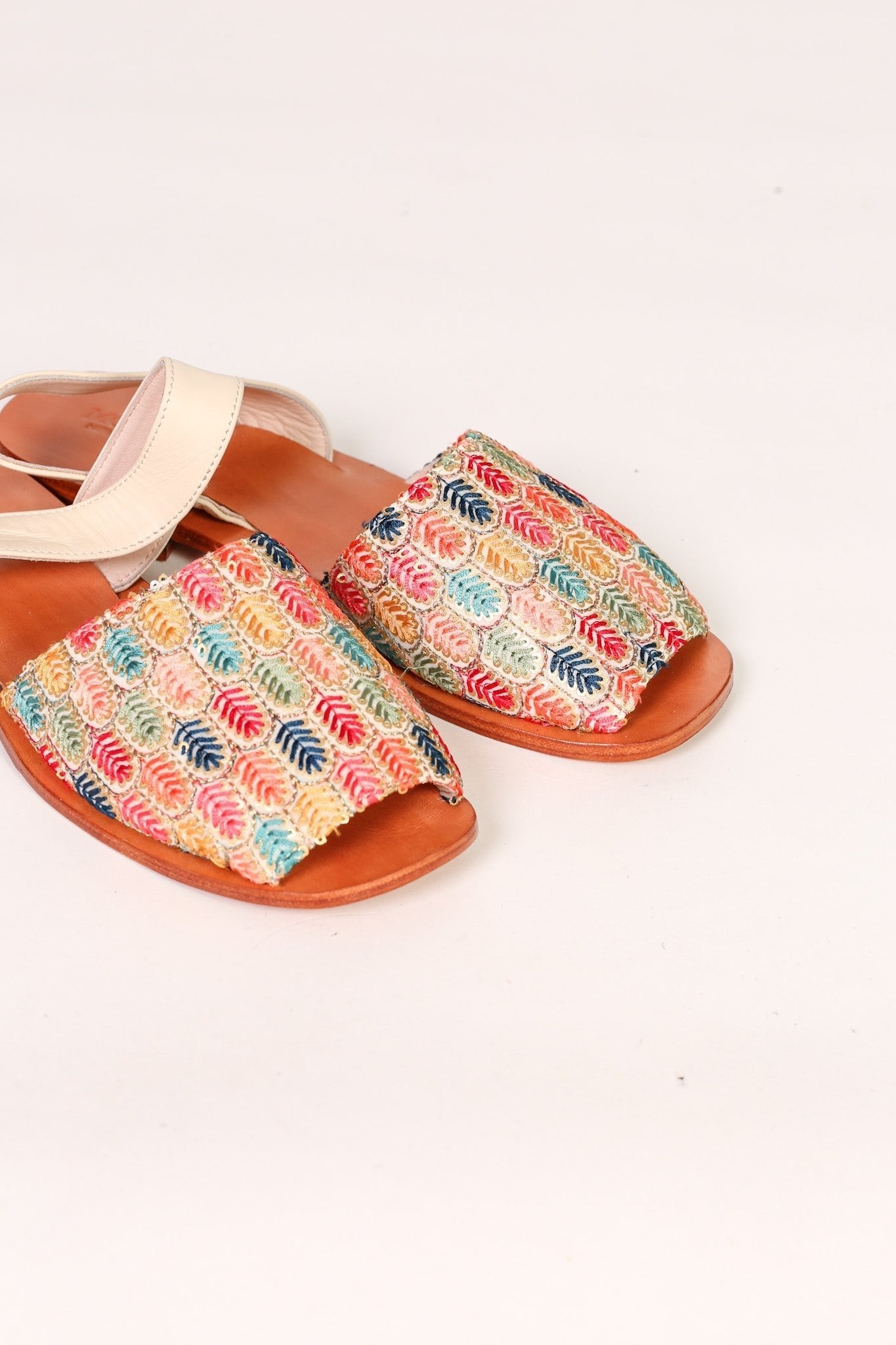EMBROIDERED SILK SANDALS LISA - BANGKOK TAILOR CLOTHING STORE - HANDMADE CLOTHING