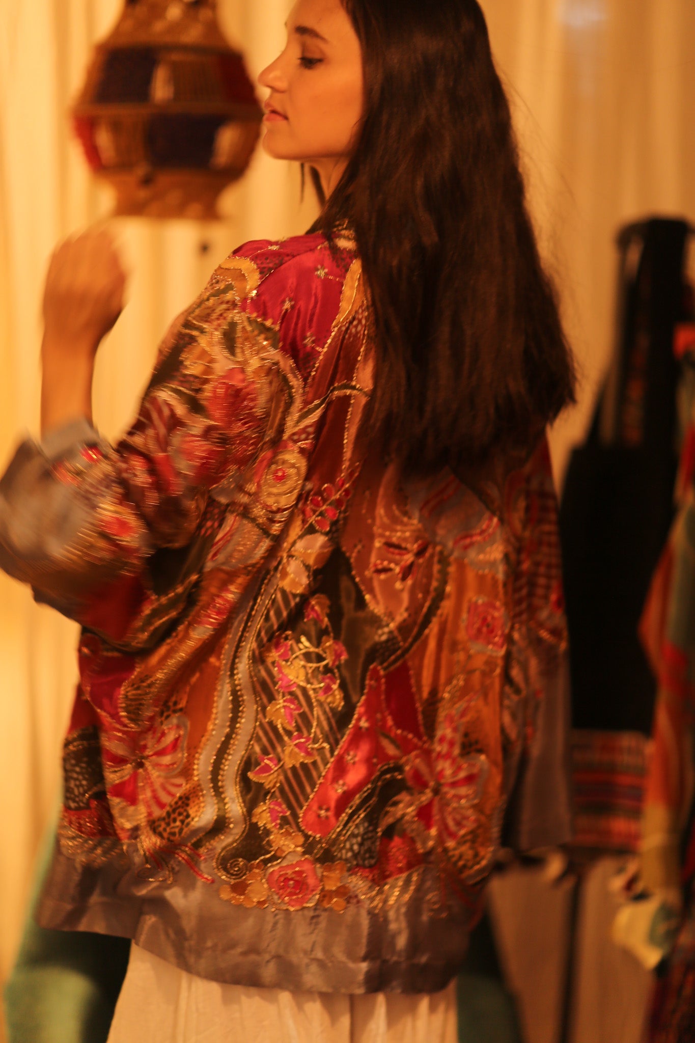 EMBROIDERED SILK SHORT KIMONO CARINE - BANGKOK TAILOR CLOTHING STORE - HANDMADE CLOTHING