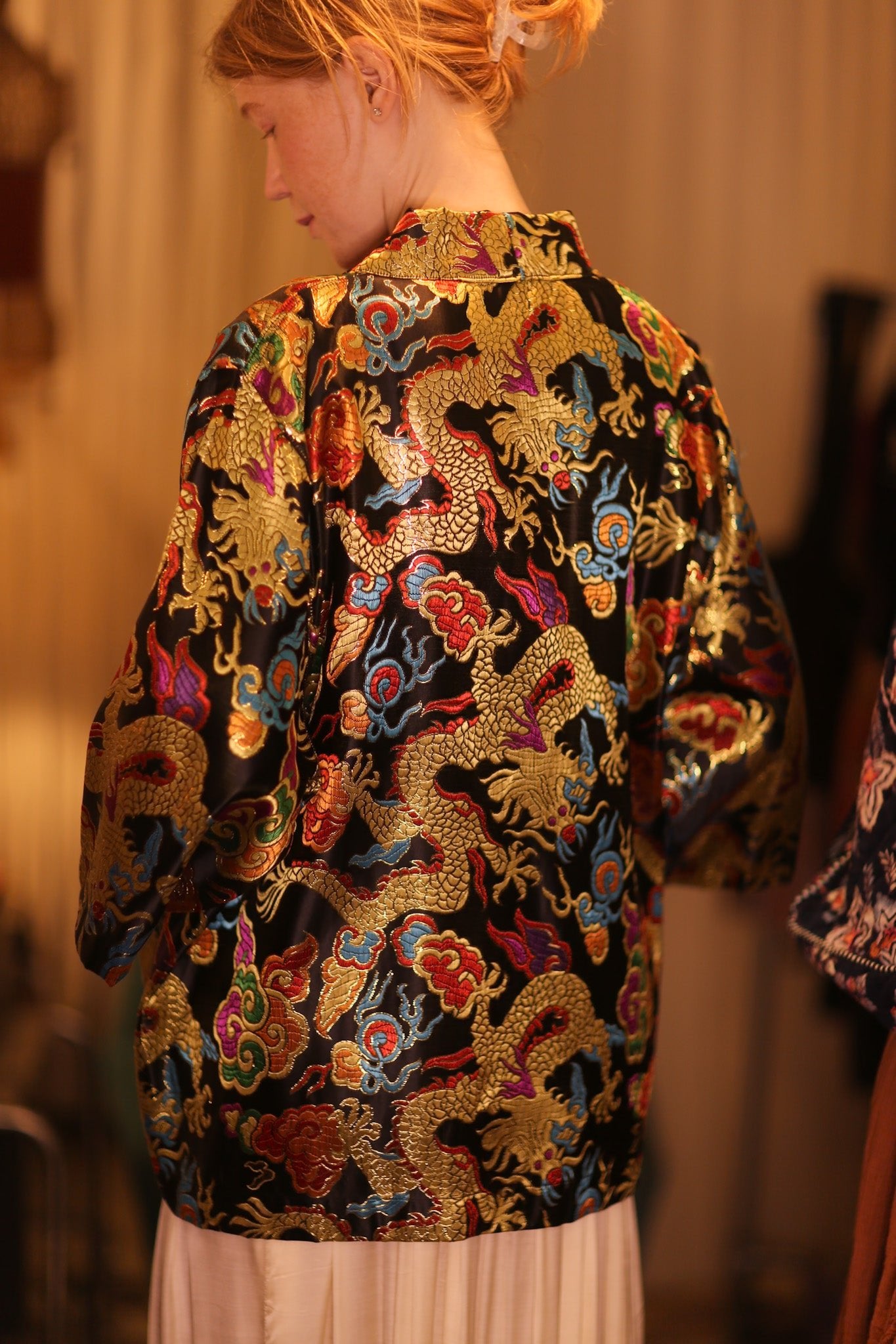 EMBROIDERED SILK SHORT KIMONO JĪNLÓNG - BANGKOK TAILOR CLOTHING STORE - HANDMADE CLOTHING