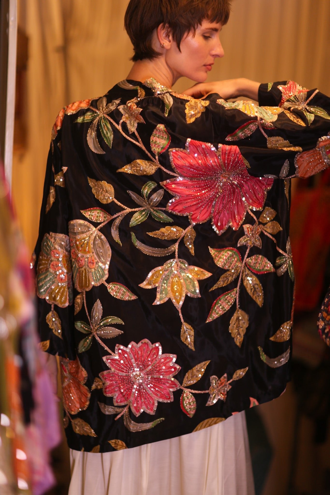EMBROIDERED SILK SHORT KIMONO THONEPANHLA - BANGKOK TAILOR CLOTHING STORE - HANDMADE CLOTHING