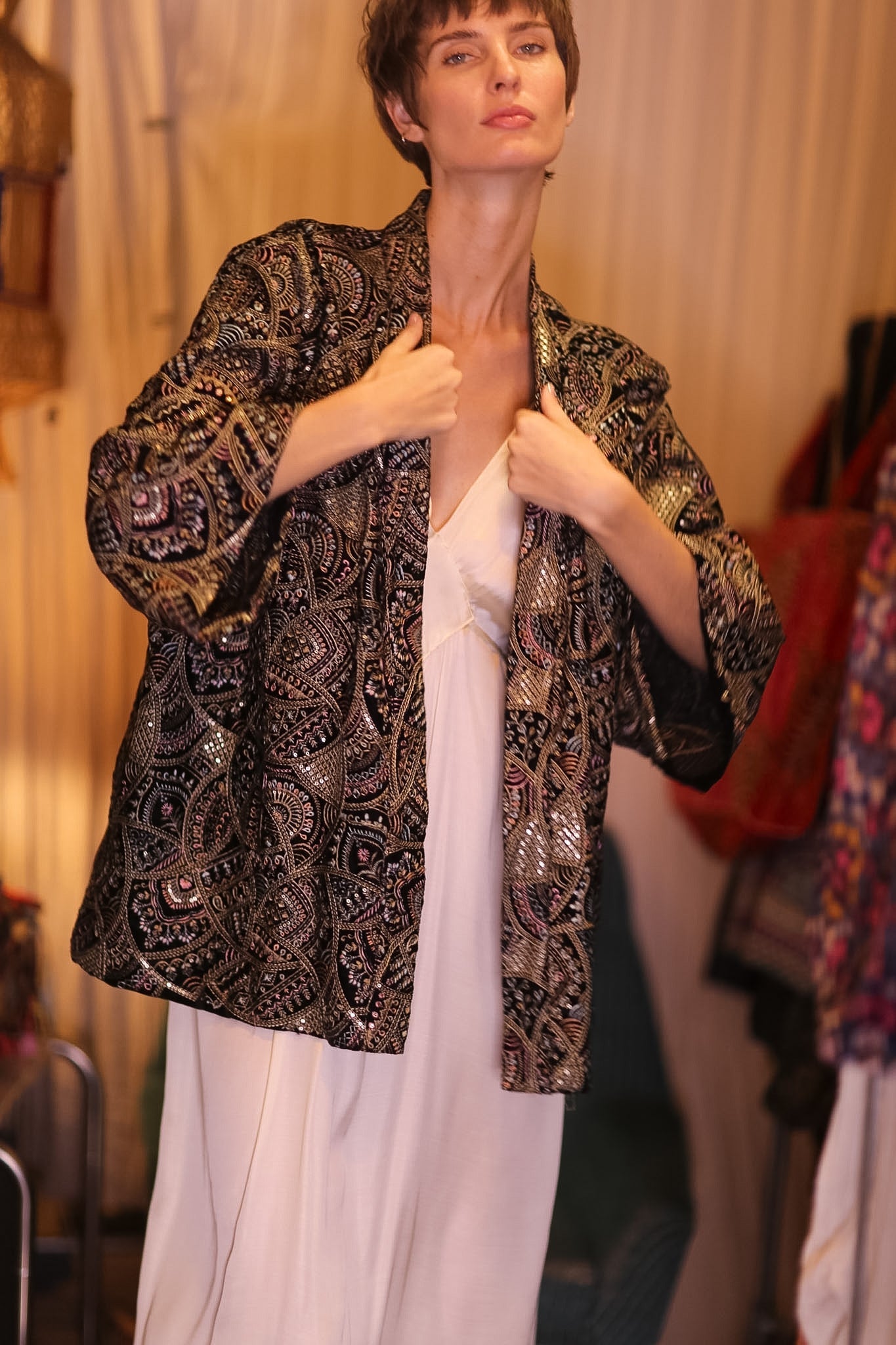 EMBROIDERED VELVET SHORT KIMONO GLODEN - BANGKOK TAILOR CLOTHING STORE - HANDMADE CLOTHING