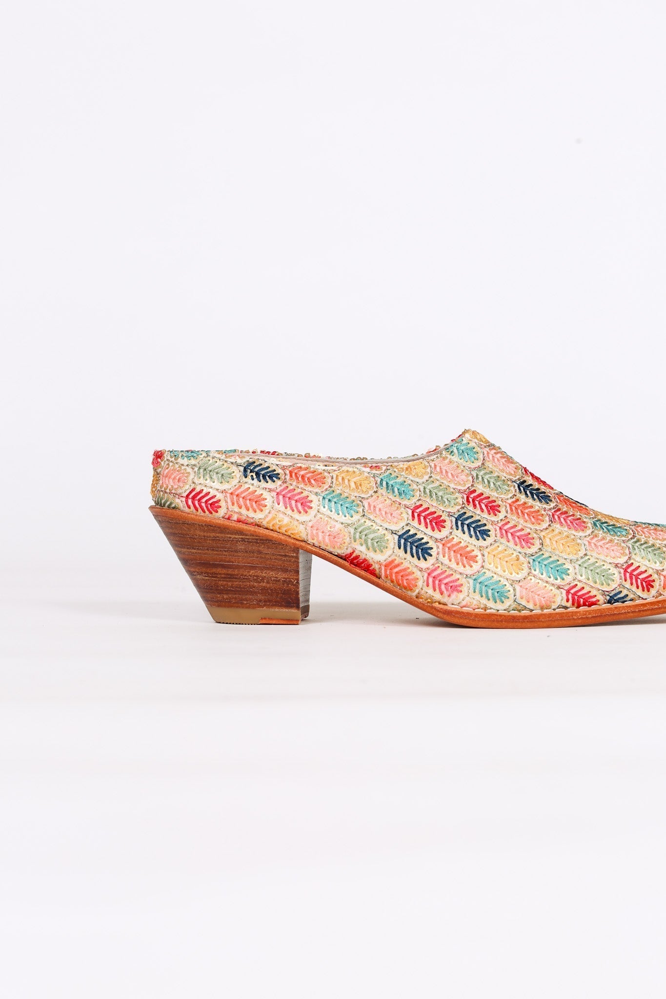 EMBROIDERED WESTERN HEEL MULES TAHIA - BANGKOK TAILOR CLOTHING STORE - HANDMADE CLOTHING