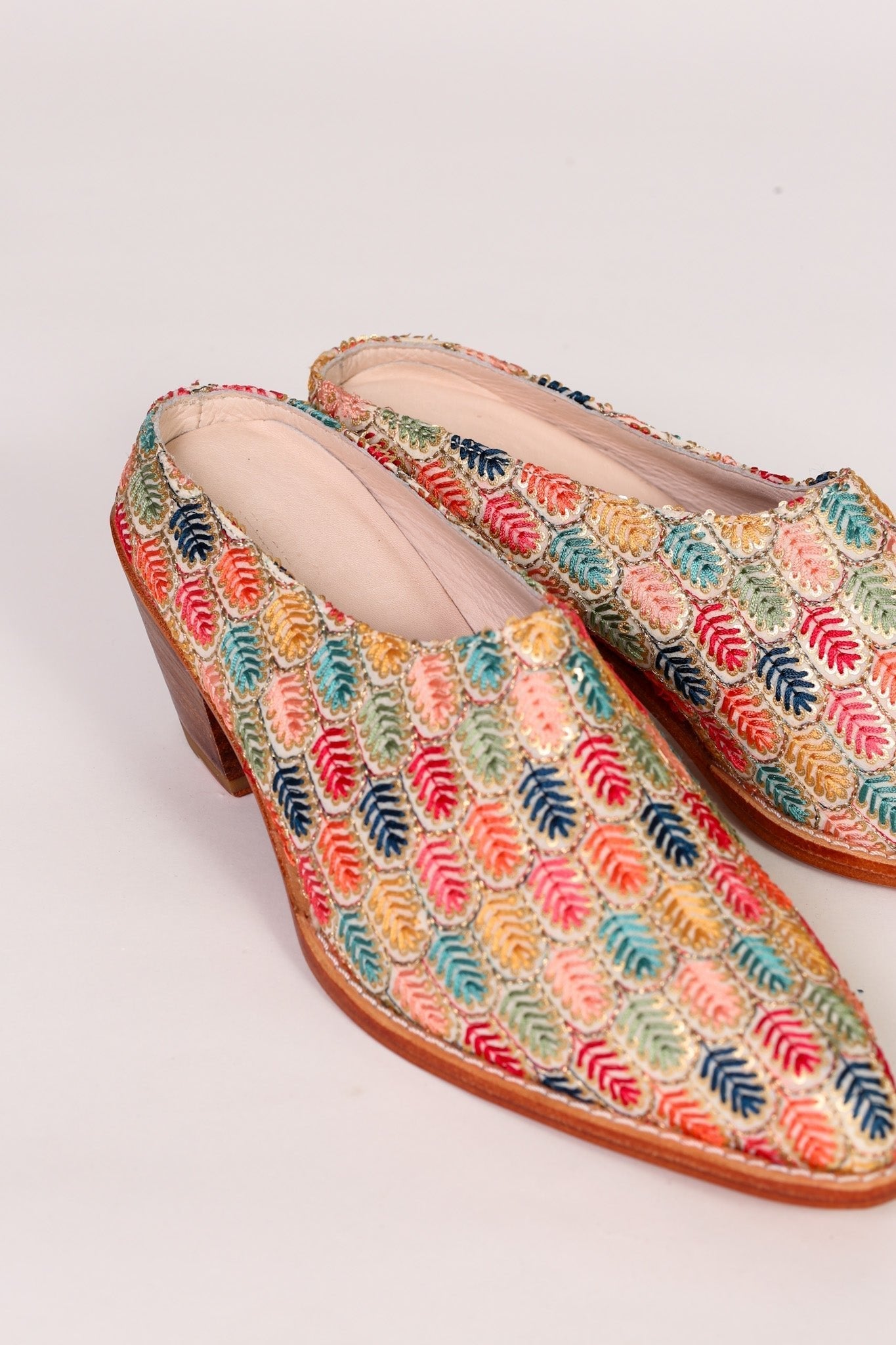 EMBROIDERED WESTERN HEEL MULES TAHIA - BANGKOK TAILOR CLOTHING STORE - HANDMADE CLOTHING