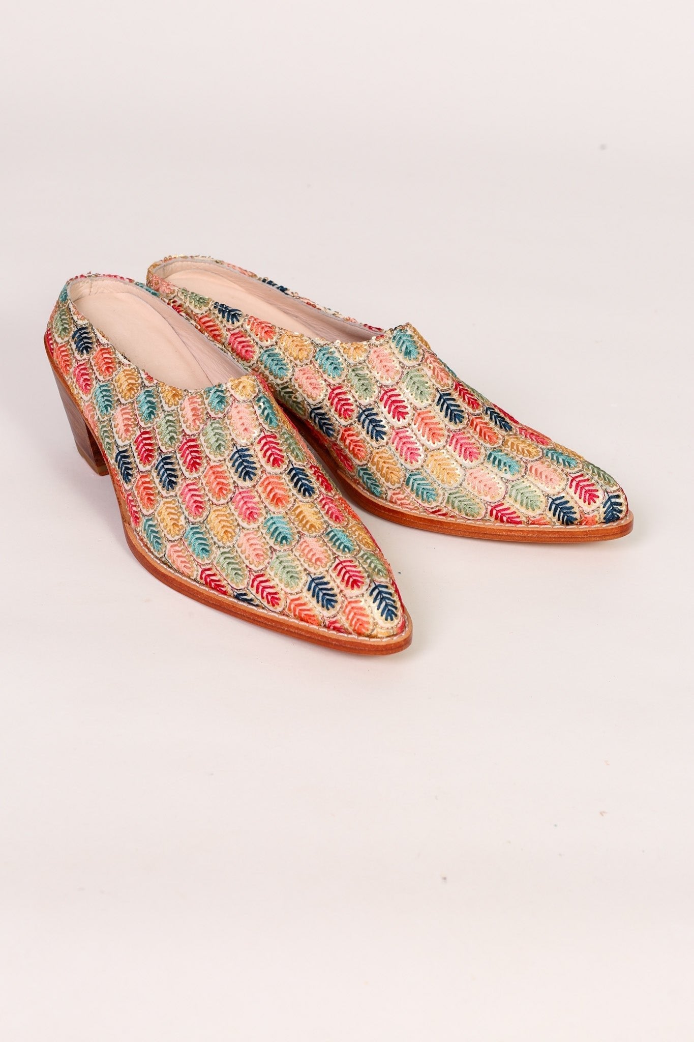 EMBROIDERED WESTERN HEEL MULES TAHIA - BANGKOK TAILOR CLOTHING STORE - HANDMADE CLOTHING