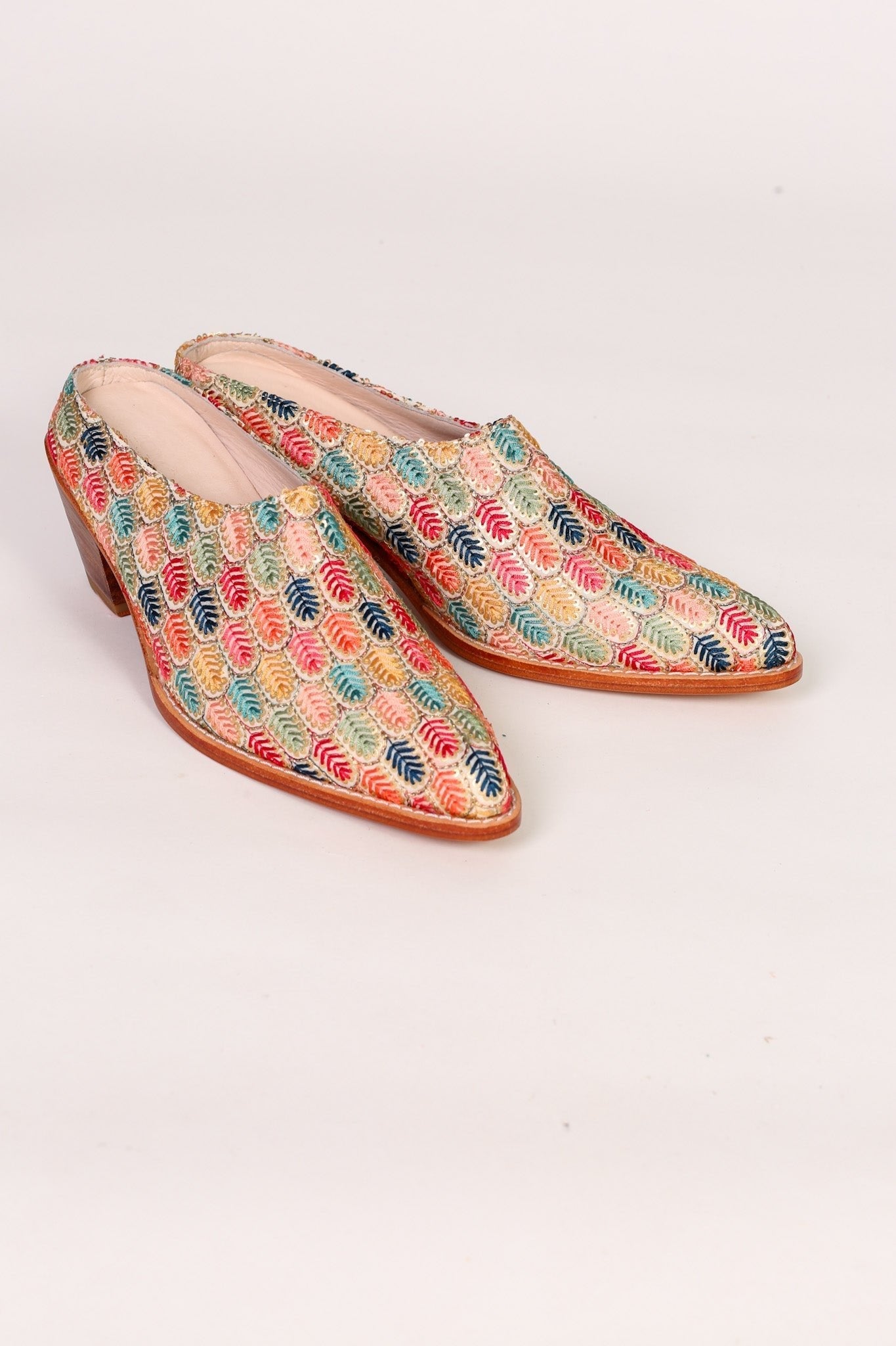 EMBROIDERED WESTERN HEEL MULES TAHIA - BANGKOK TAILOR CLOTHING STORE - HANDMADE CLOTHING