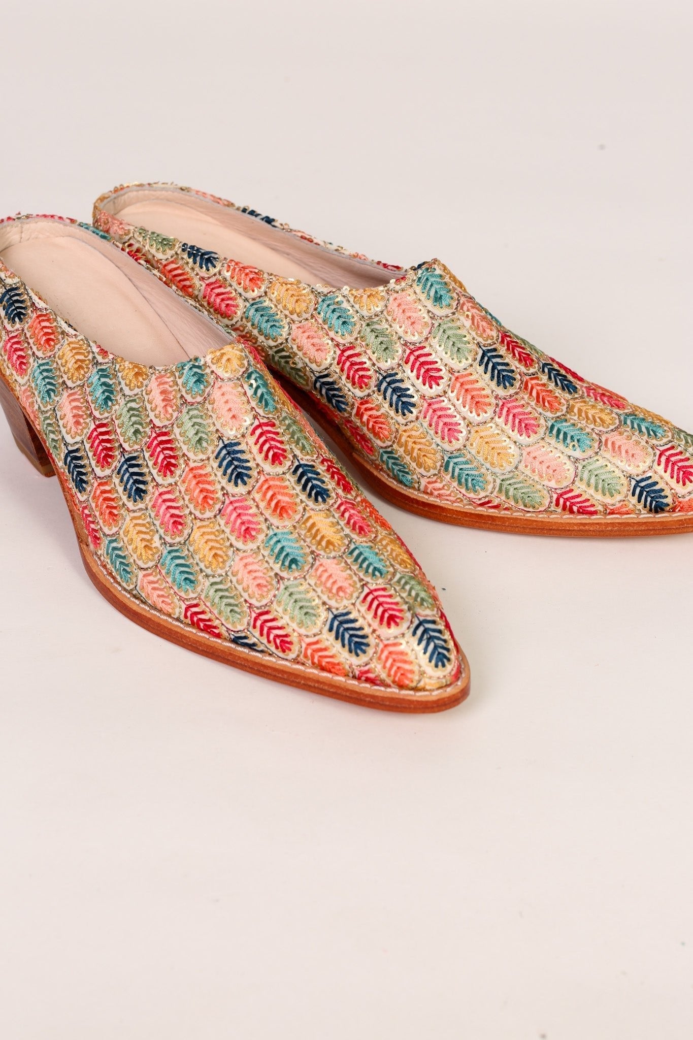 EMBROIDERED WESTERN HEEL MULES TAHIA - BANGKOK TAILOR CLOTHING STORE - HANDMADE CLOTHING