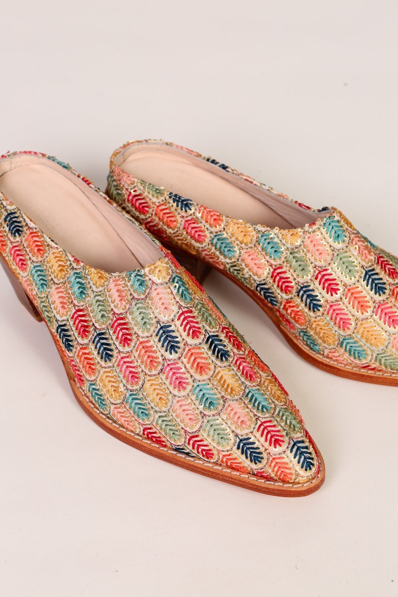 EMBROIDERED WESTERN HEEL MULES TAHIA - BANGKOK TAILOR CLOTHING STORE - HANDMADE CLOTHING