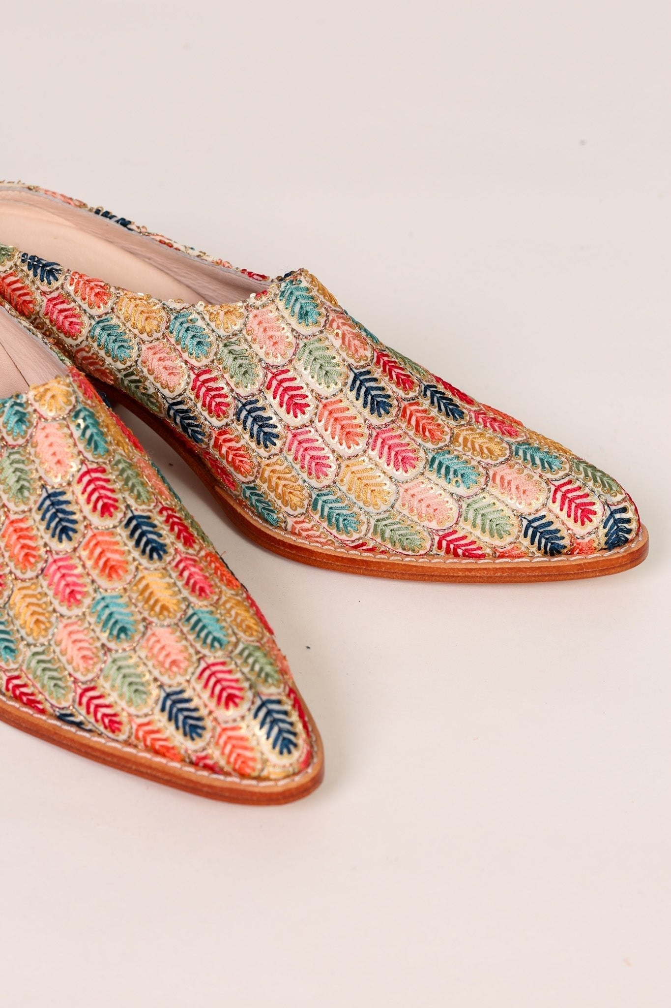 EMBROIDERED WESTERN HEEL MULES TAHIA - BANGKOK TAILOR CLOTHING STORE - HANDMADE CLOTHING