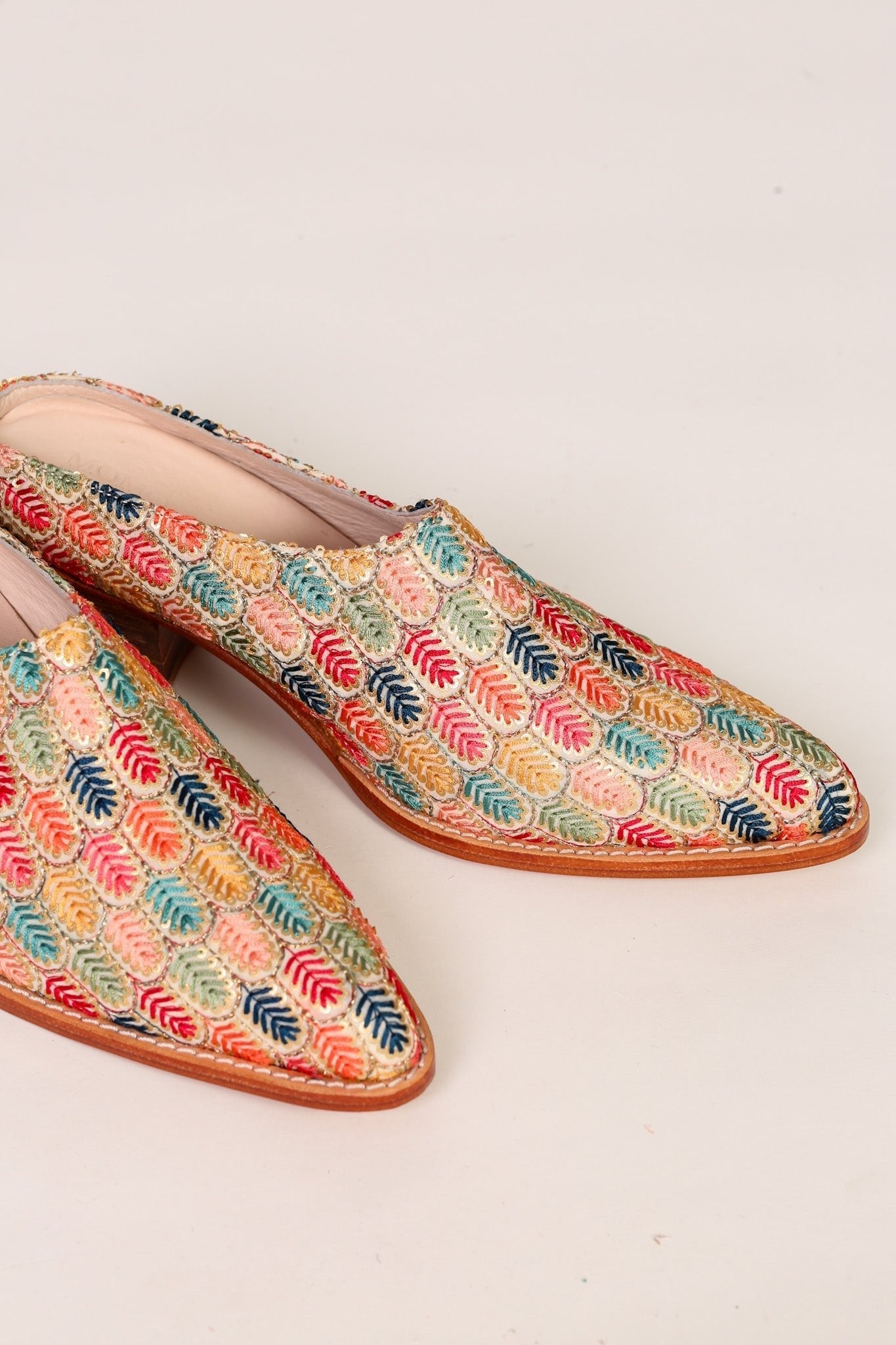 EMBROIDERED WESTERN HEEL MULES TAHIA - BANGKOK TAILOR CLOTHING STORE - HANDMADE CLOTHING
