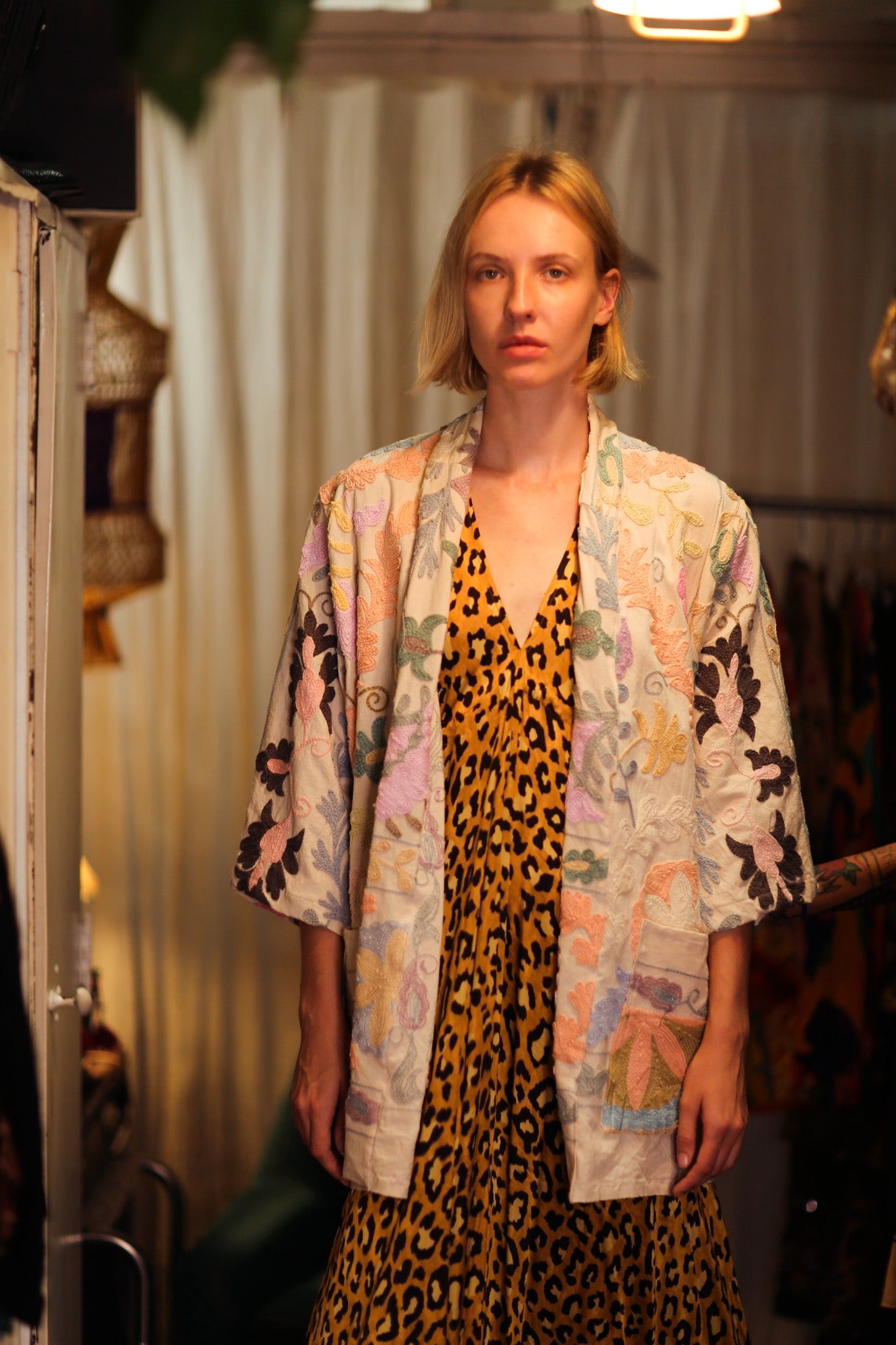 GINEVRA EMBROIDERED SHORT KIMONO SUZANI PASTEL - BANGKOK TAILOR CLOTHING STORE - HANDMADE CLOTHING