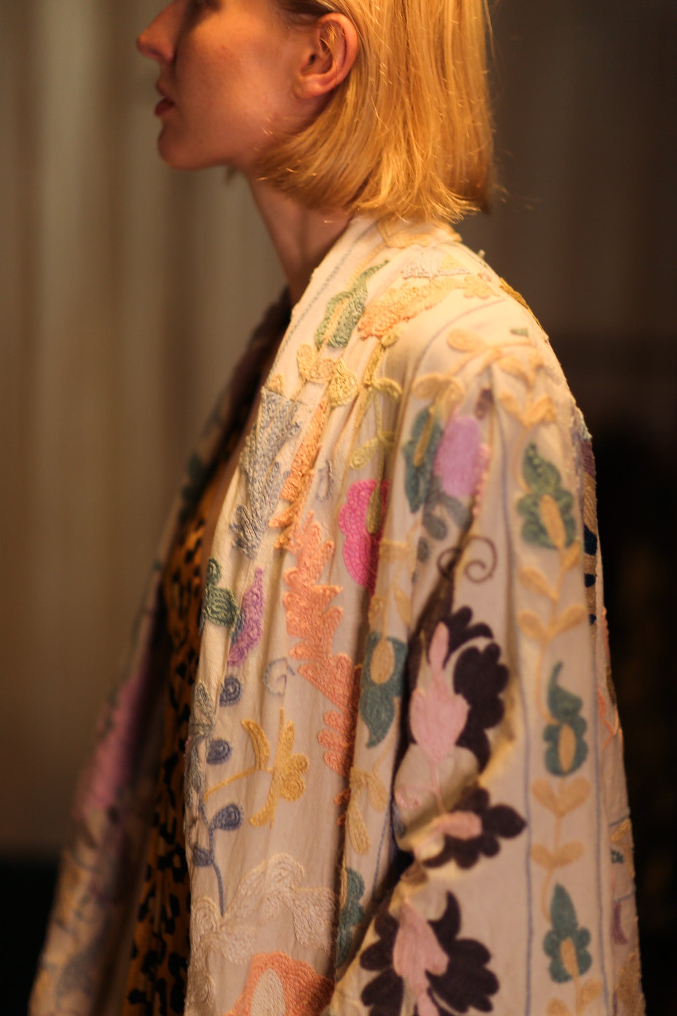 GINEVRA EMBROIDERED SHORT KIMONO SUZANI PASTEL - BANGKOK TAILOR CLOTHING STORE - HANDMADE CLOTHING