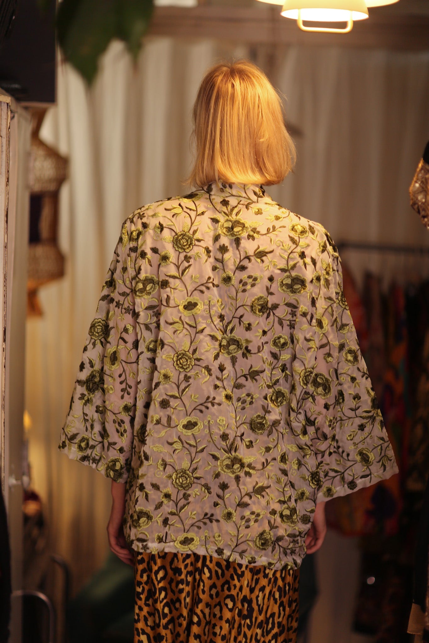 MINTY EMBROIDERED SHORT KIMONO GREEN BOUQUET - BANGKOK TAILOR CLOTHING STORE - HANDMADE CLOTHING