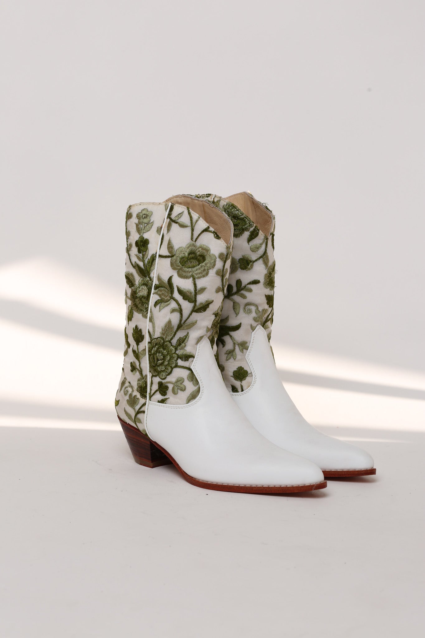 OLA FLOWER EMBROIDERED COWBOY BOOTS - BANGKOK TAILOR CLOTHING STORE - HANDMADE CLOTHING
