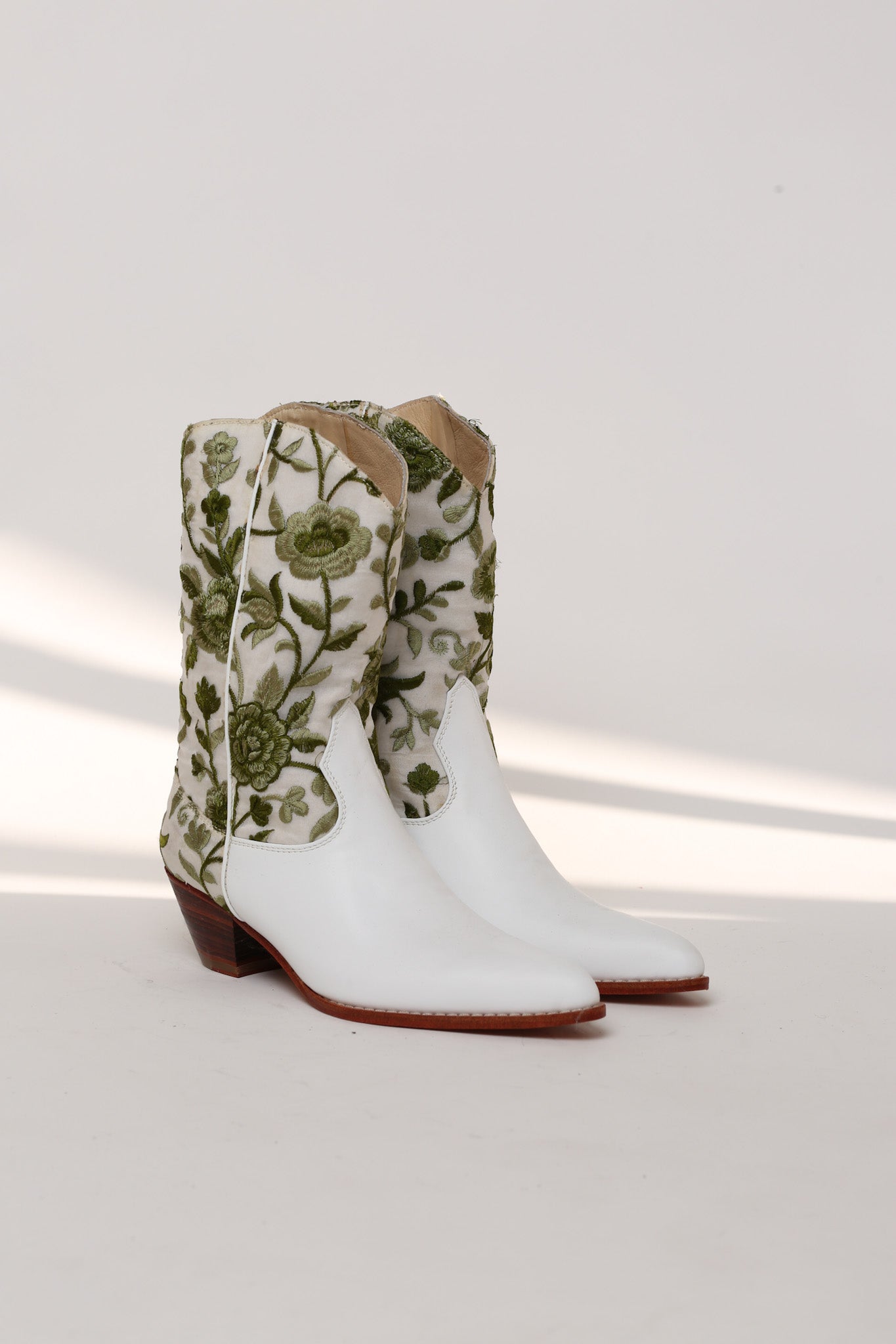 OLA FLOWER EMBROIDERED COWBOY BOOTS - BANGKOK TAILOR CLOTHING STORE - HANDMADE CLOTHING