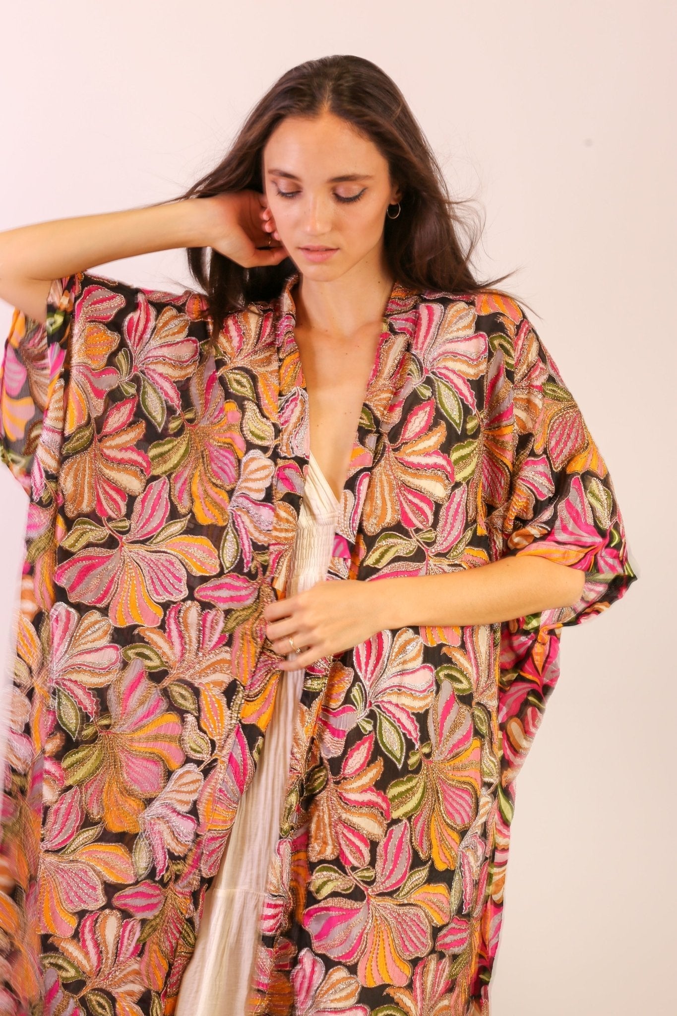 SILK EMBROIDERED KIMONO MAE - BANGKOK TAILOR CLOTHING STORE - HANDMADE CLOTHING