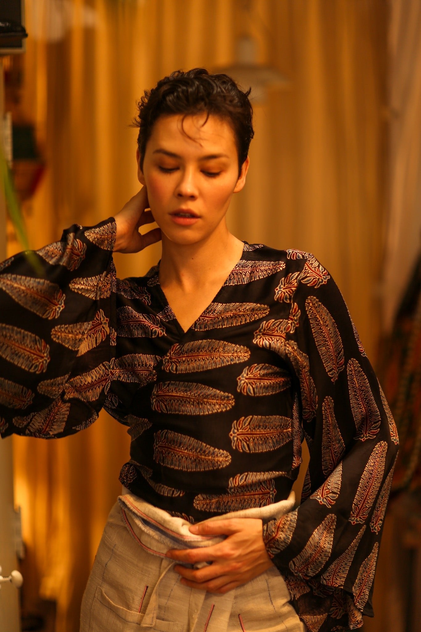 SILK WRAP TOP AURELIA FEATHER BLACK - BANGKOK TAILOR CLOTHING STORE - HANDMADE CLOTHING