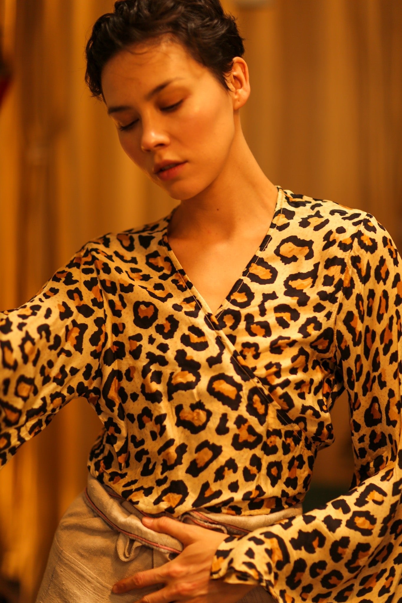 SILK WRAP TOP AVRELIA LIGHT LEOPARD - BANGKOK TAILOR CLOTHING STORE - HANDMADE CLOTHING